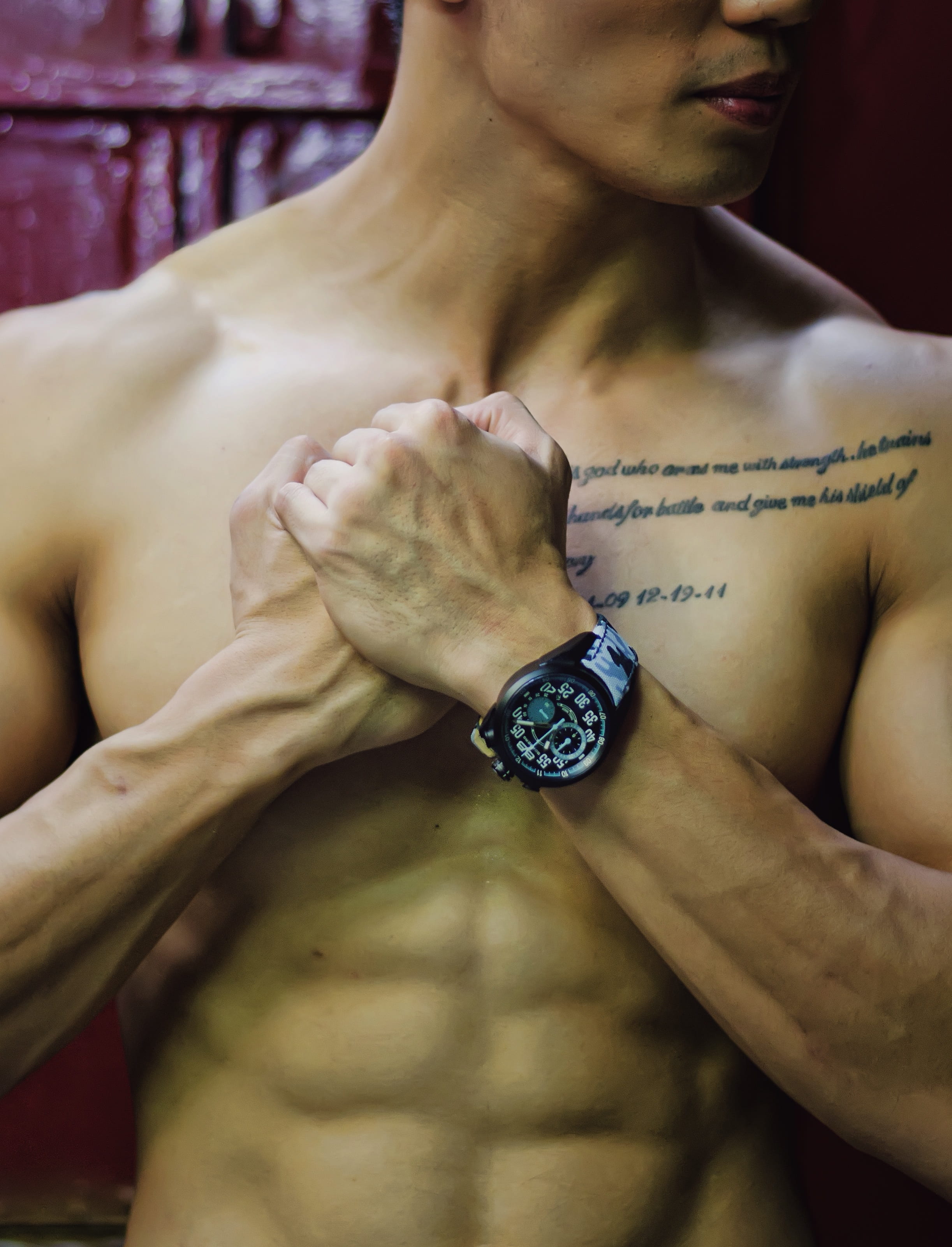 clock, man, front view, women, time, fashion, adult, wearing, masculine, human body part, midsection, jewelry, sports, lifestyles, text, black, men, body, Phone HD Wallpaper