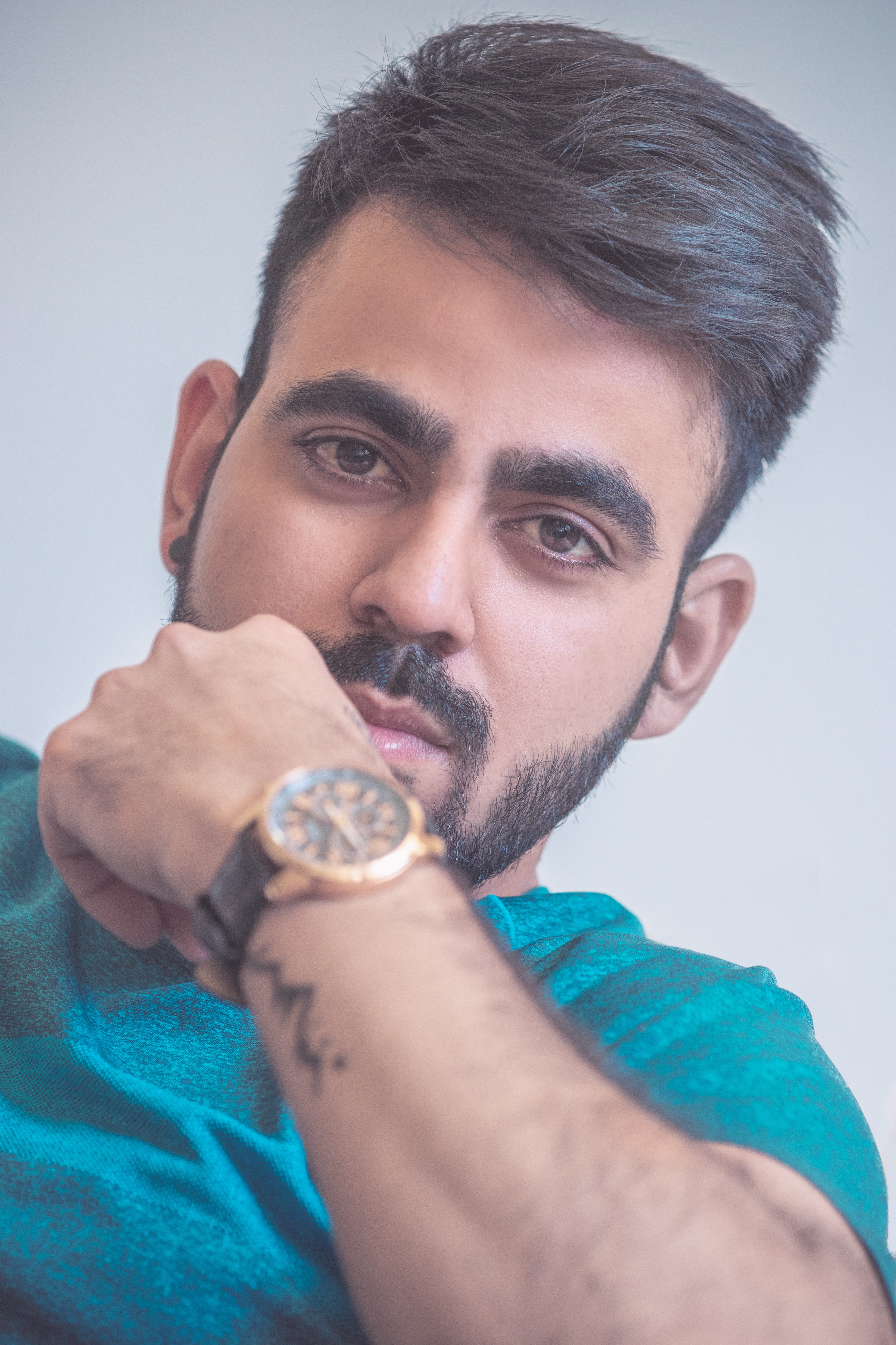 man, mid adult, look, time, young adult, young, adult, studio, thinking, tattoo, character, beard, mustache, person, men, expression, indoor, indoors, face, Phone HD Wallpaper