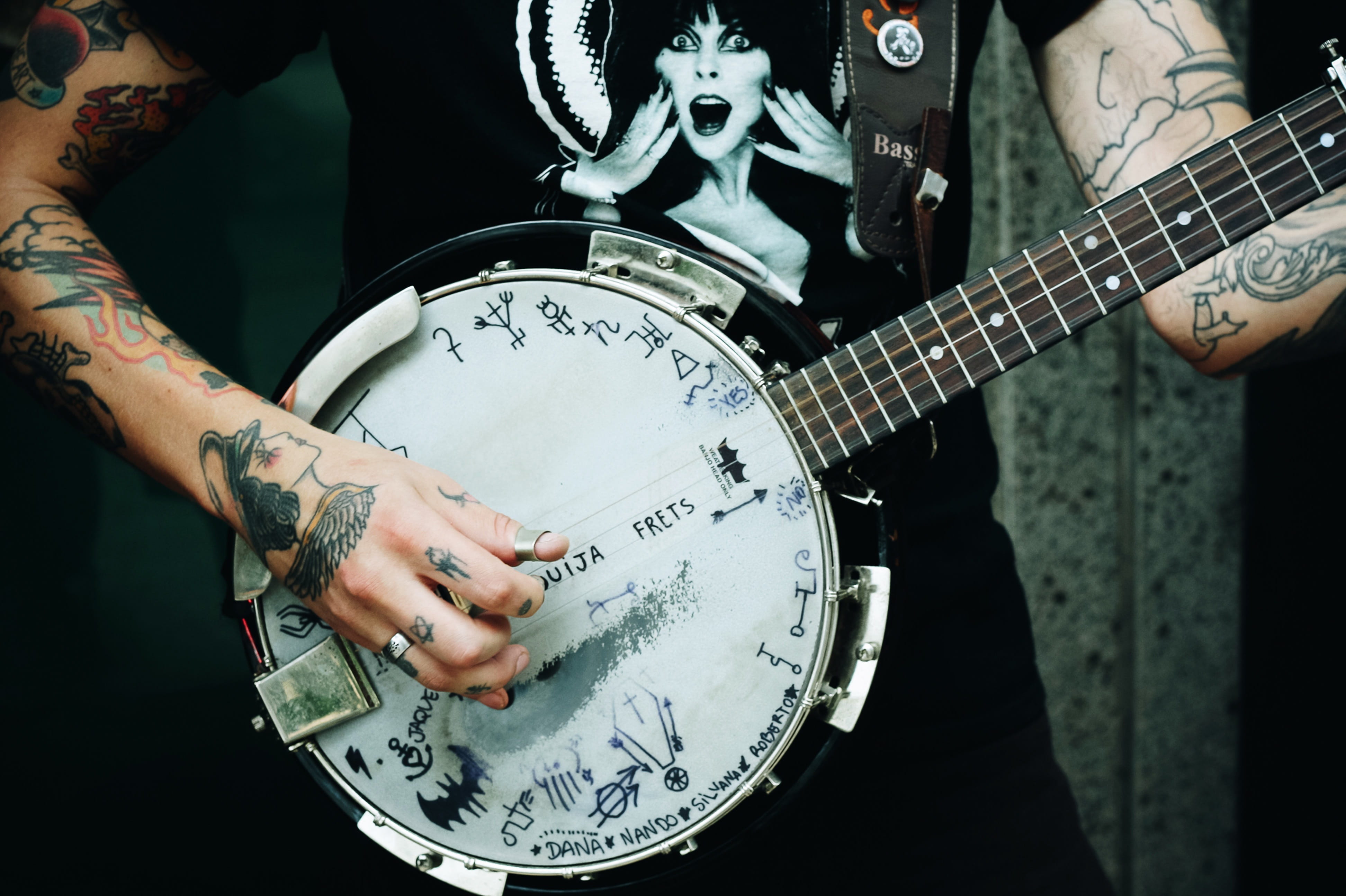 arm, dark, blur, time, musical equipment, hand, musical, string instrument, instrument, musician, musical instrument, human hand, men, tattoo, rock music, HD Wallpaper