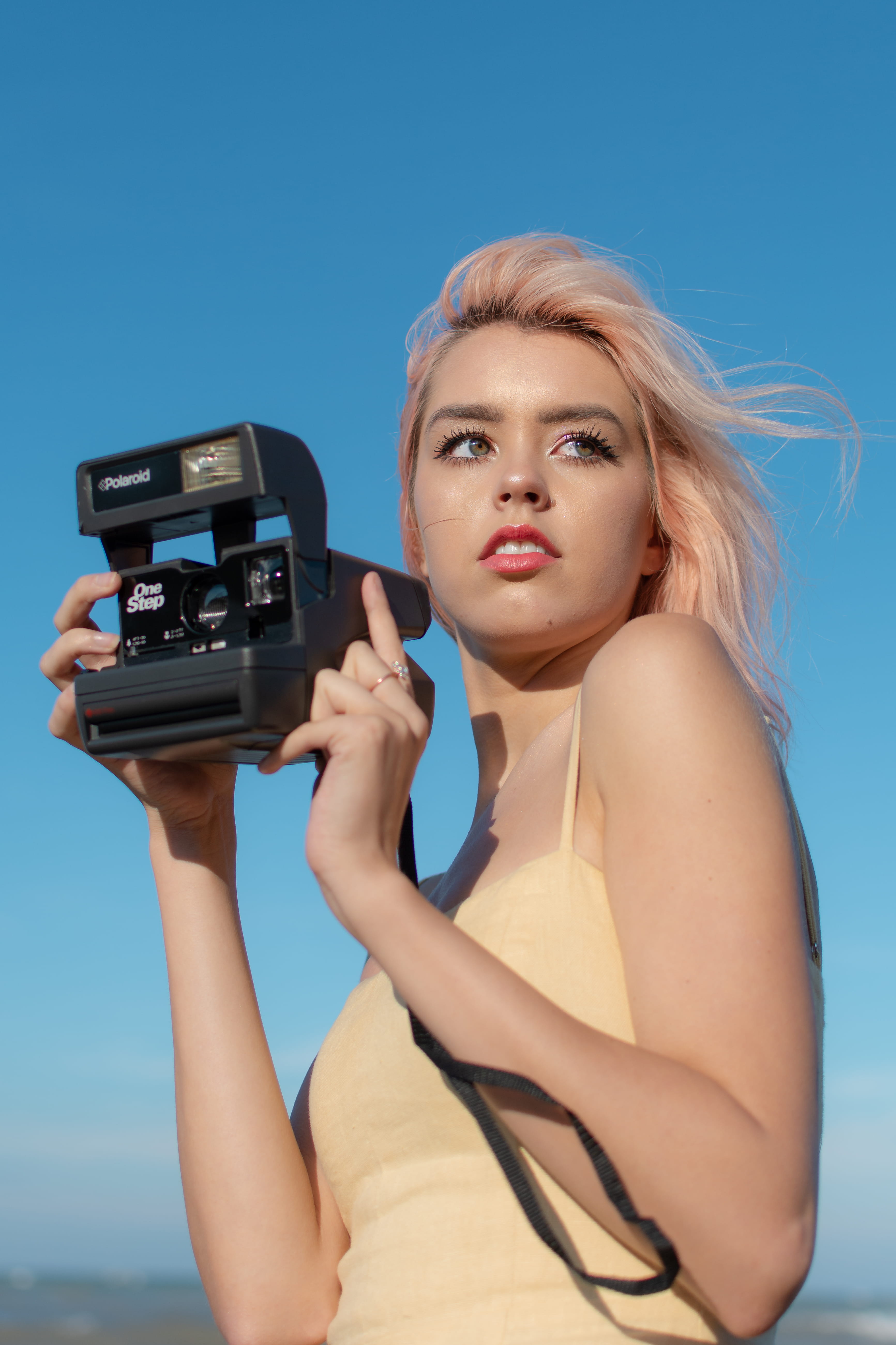 young adult, camera - photographic equipment, hairstyle, women, hair, portrait, camera, polaroid, photographer, real people, holding, woman, blond hair, Phone HD Wallpaper