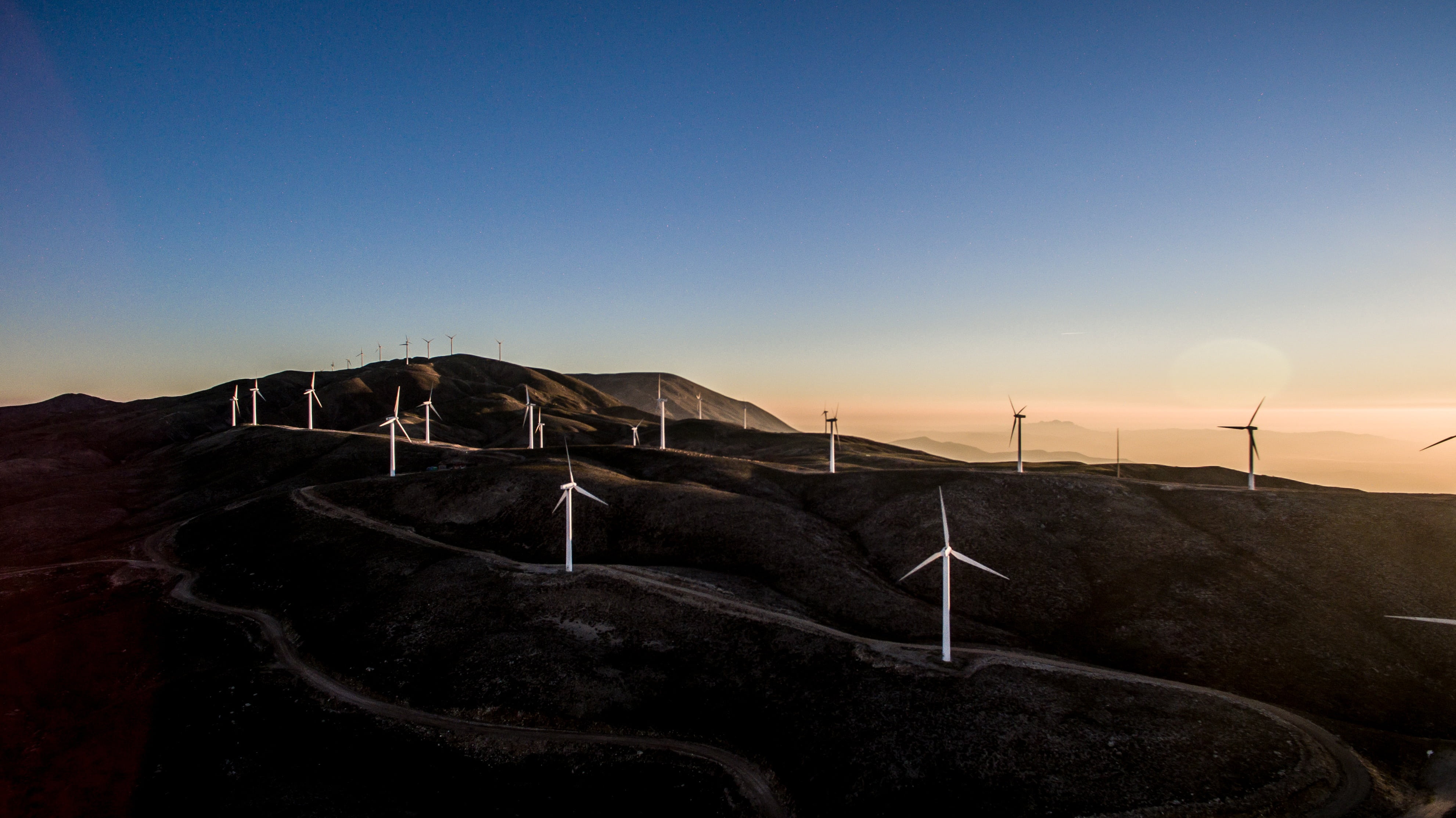horizon, scenics - nature, wind turbine, beauty in nature, sustainable resources, 4K, renewable energy, outdoors, mills, photo, fuel and power generation, HD Wallpaper