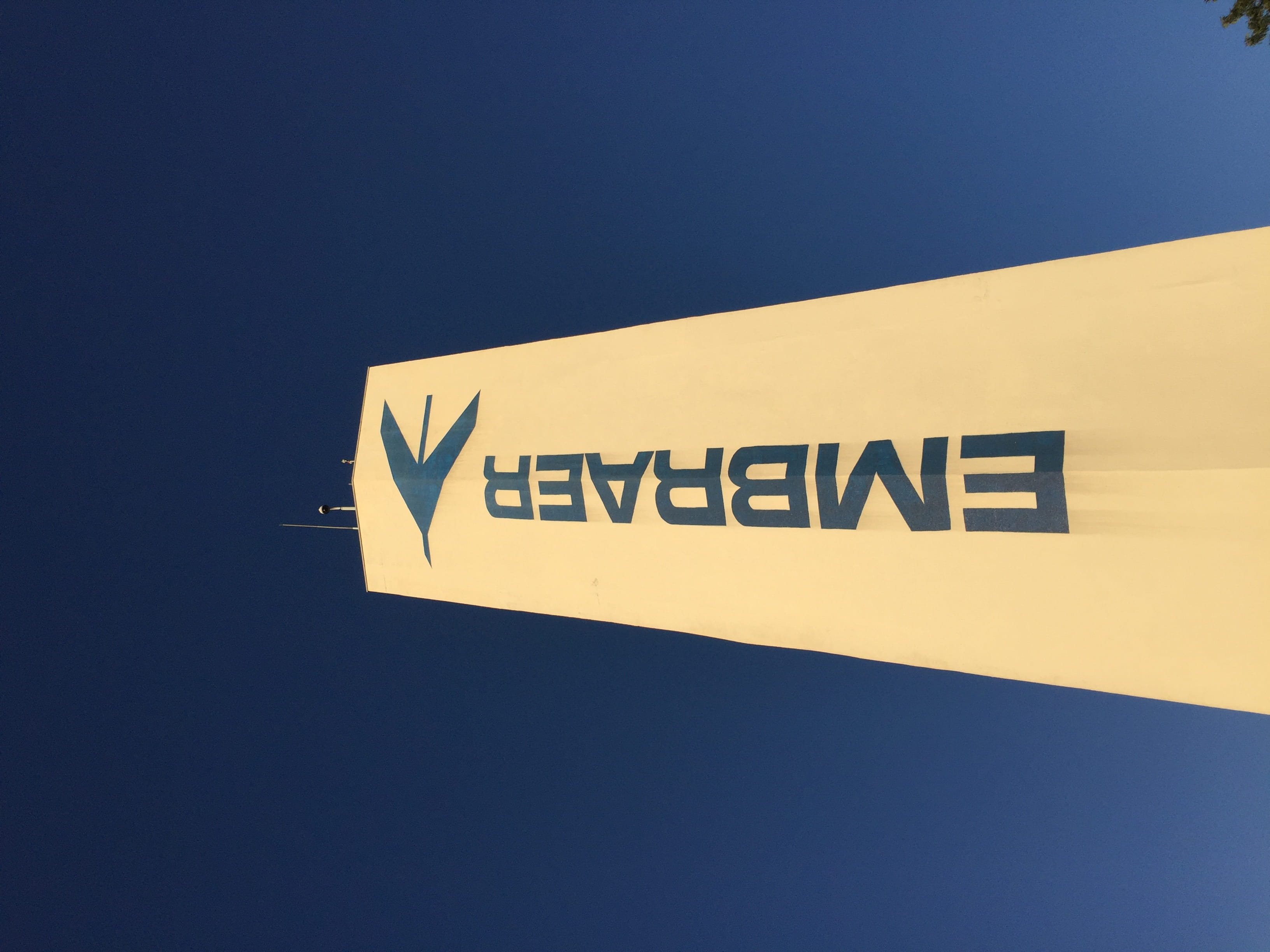 cessna, nature, arrow symbol, airbus, embraer, sky, aeronautics, white, communication, clear sky, blue, yellow, av. brg. faria lima, guidance, sign, boing, HD Wallpaper