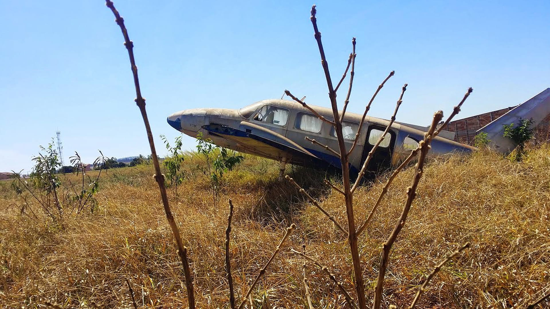 Airport, nautical vessel, nature, abandoned, land, Aeronautics, mode of transportation, blue sky, obsolete, aircraft, damaged, clear sky, Plane, no people, HD Wallpaper