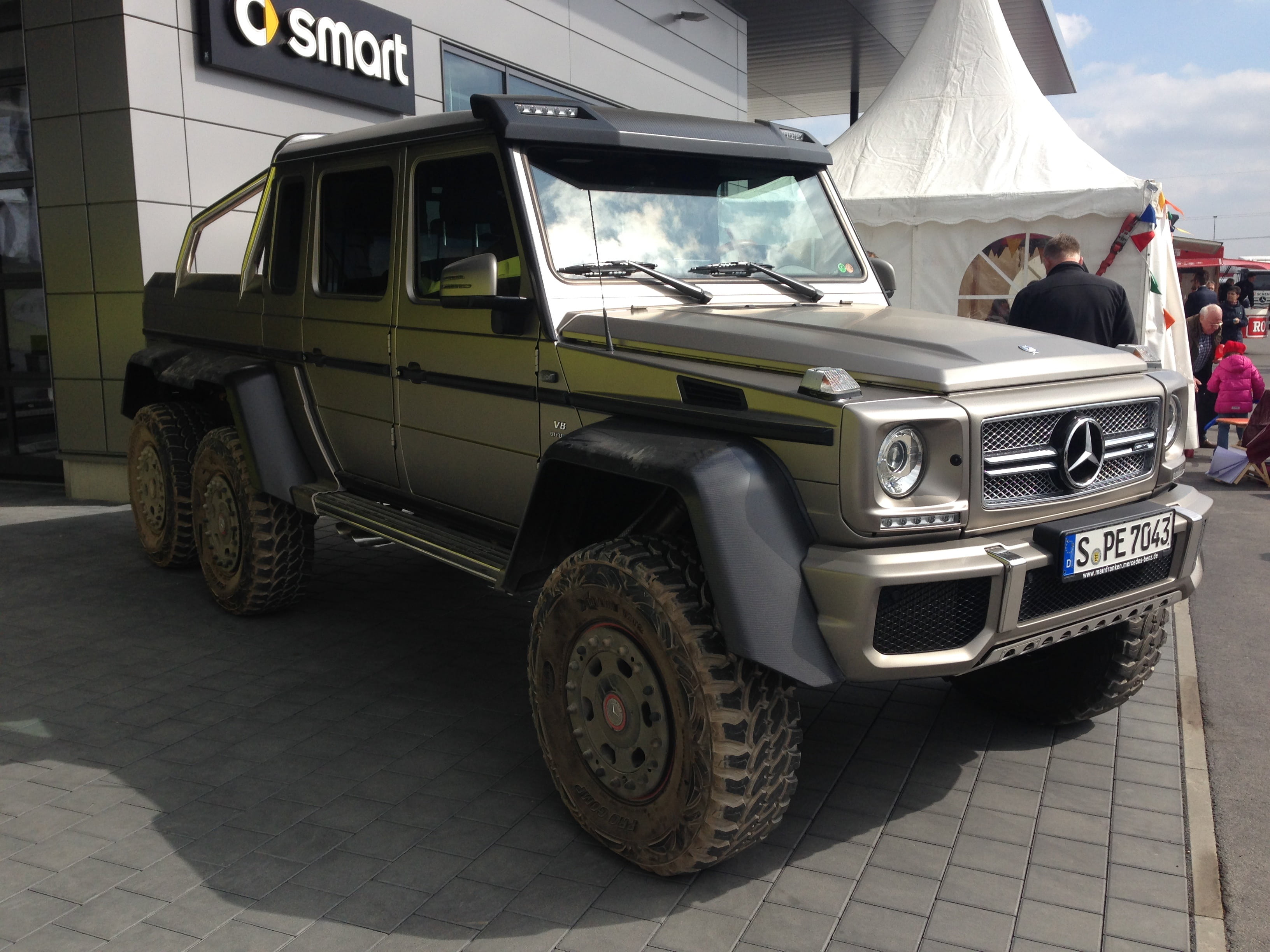 people, auto, mode of transportation, day, edelkarosse, mercedes benz, vintage car, stationary, building exterior, sunlight, amg, g class, architecture, HD Wallpaper