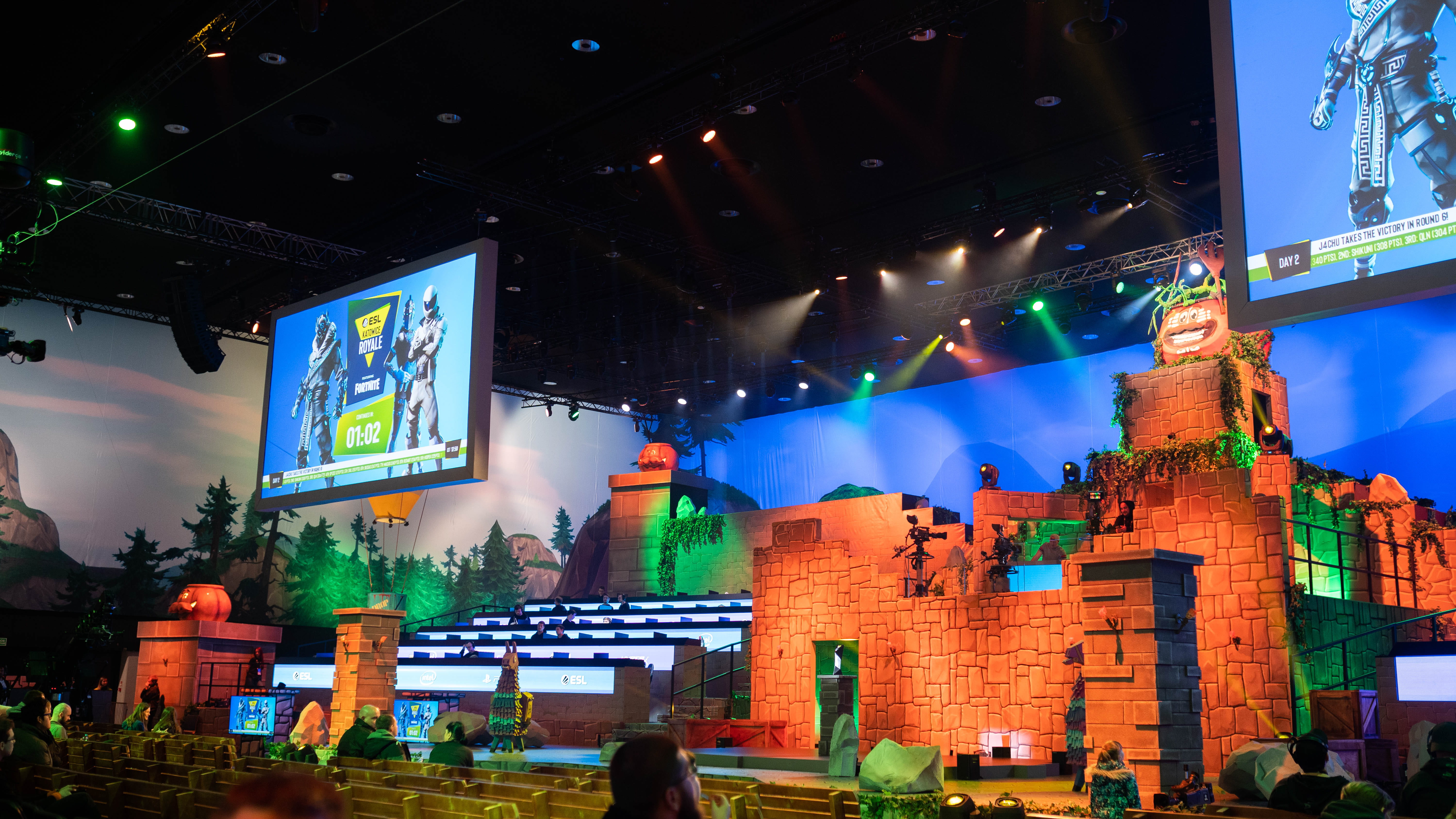 esports, outdoors, stage, low angle view, indoors, esl katowice, nature, lighting, room, green, crowd, city, castle, human representation, women, electronics, HD Wallpaper