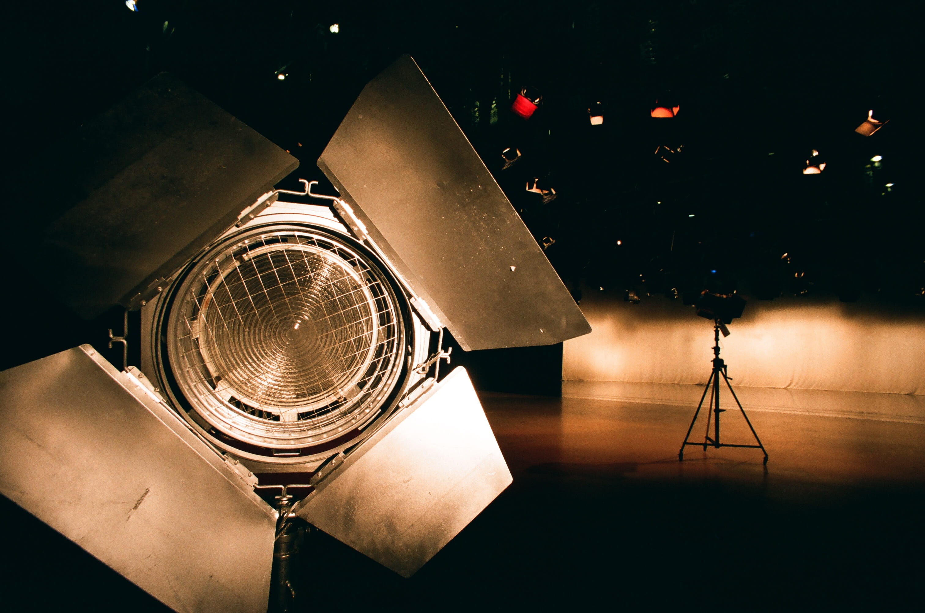 stand, illuminated, stage, technology, photography themes, electric light, indoors, Studio, transportation, light - natural phenomenon, fan, photographic equipment, HD Wallpaper