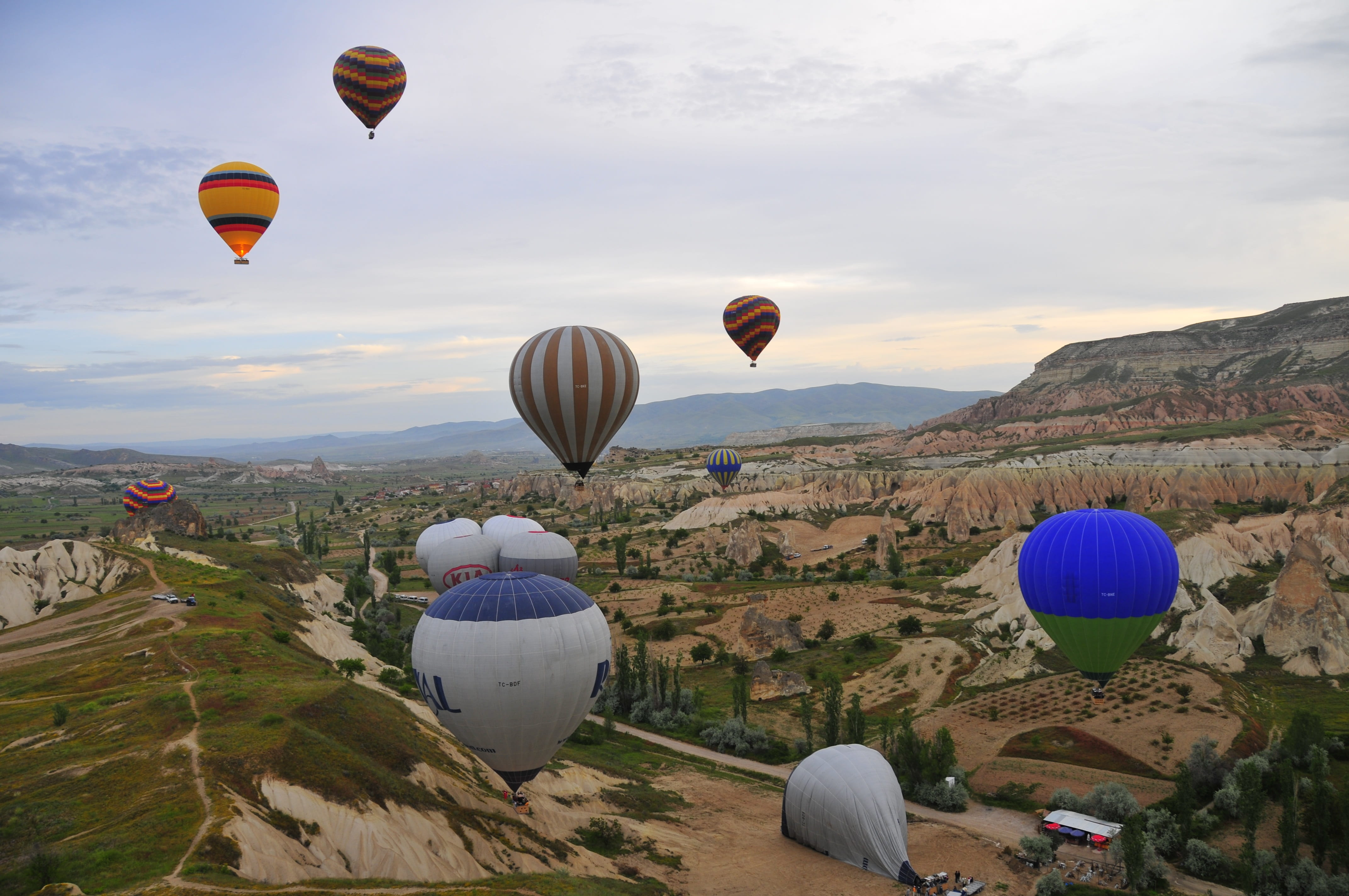 non-urban scene, nature, cloudy, spring, no people, balloons, transportation, ballooning, cappadocia, landscape, clouds, turkey, flying, hot air balloon, HD Wallpaper