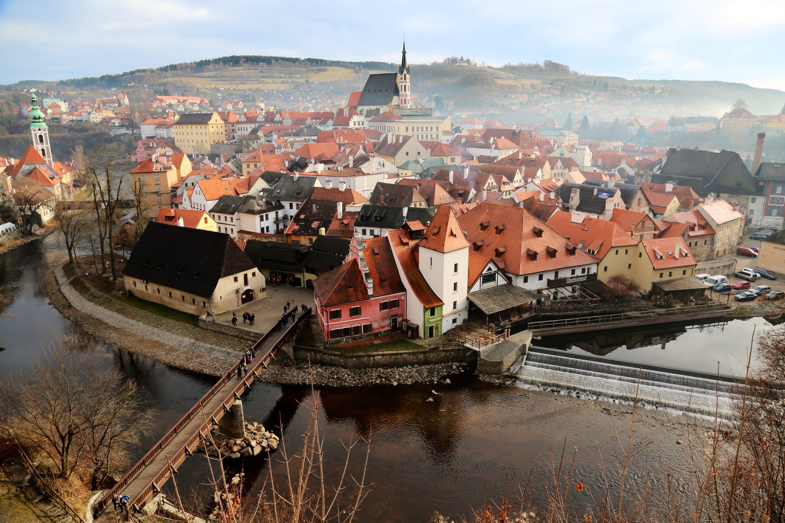 South Bohemian Region, mist, people, cityscape, 1080P, church, dawn, Český Krumlov, morning, bridge, fog, river, Czech Republic, cathedral, HD Wallpaper