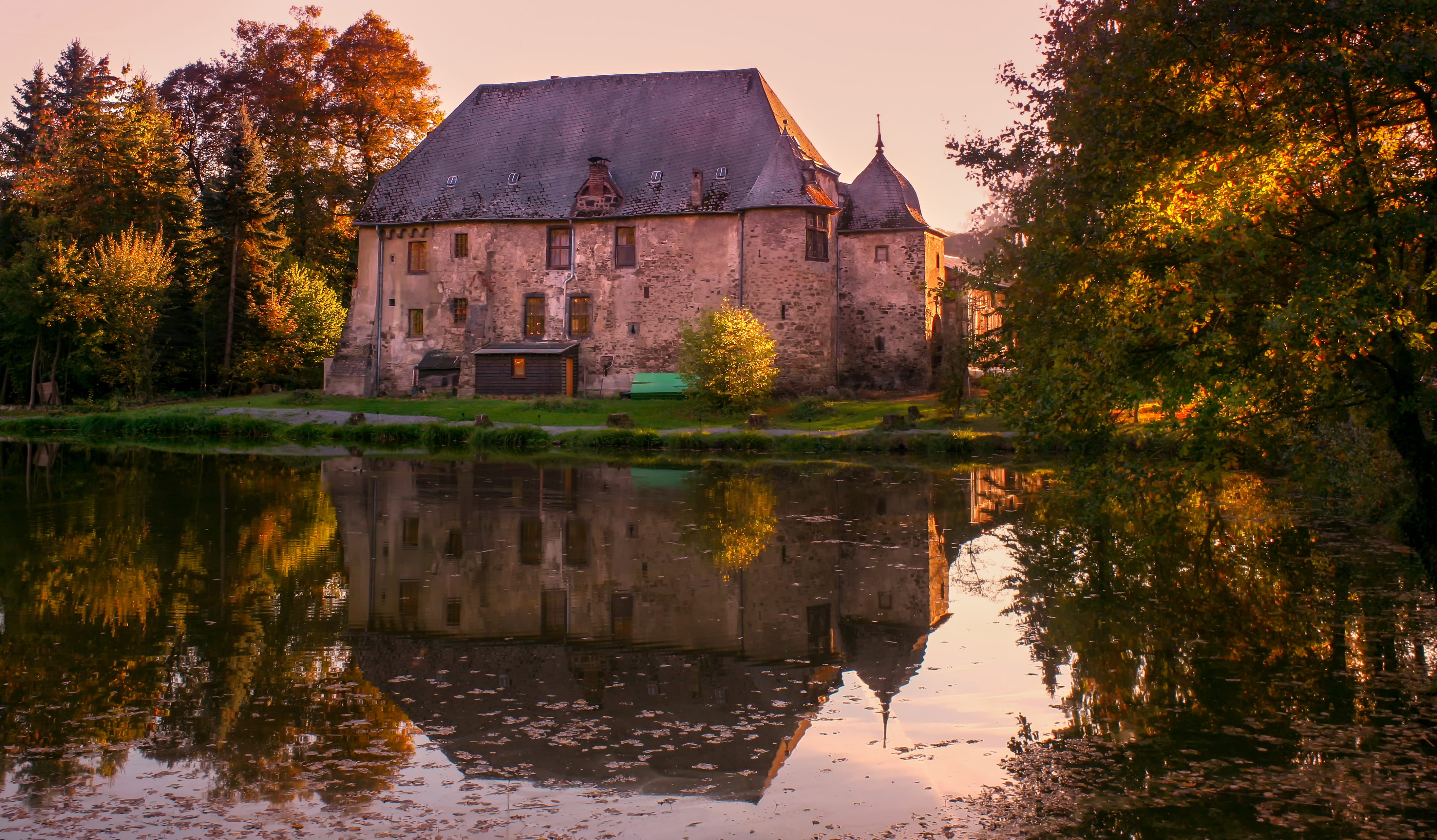 krayerhof, tree, residential district, plant, tower, slate roof, lake, reflection, architecture, nature, 4K, castle, house, still, autumn, idyllic, sky, HD Wallpaper