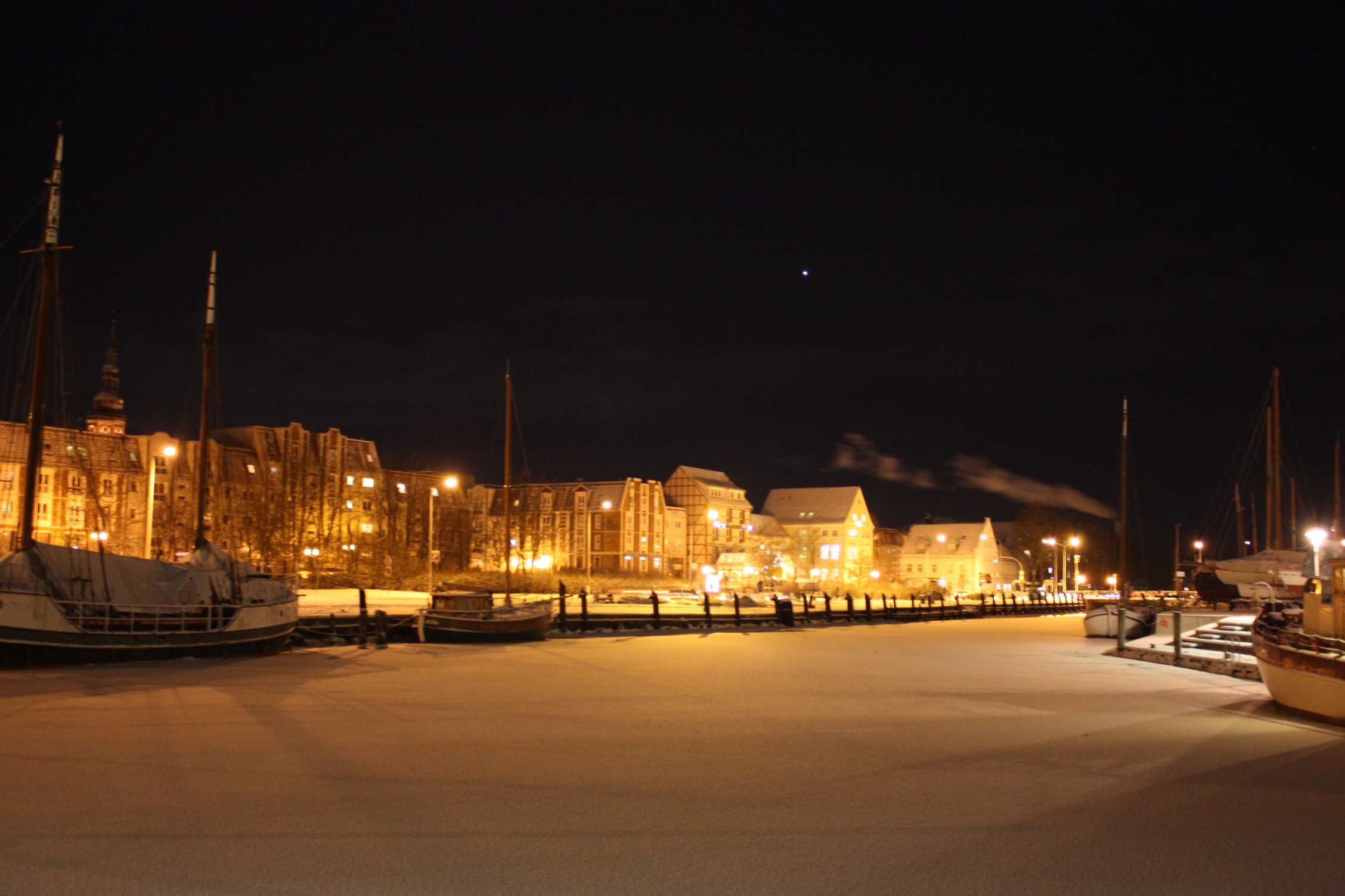 lighting equipment, no people, port of greifswald, roma table, water, mode of transportation, harbor, urban Scene, winter, light, wintry, sea, snow, port, HD Wallpaper
