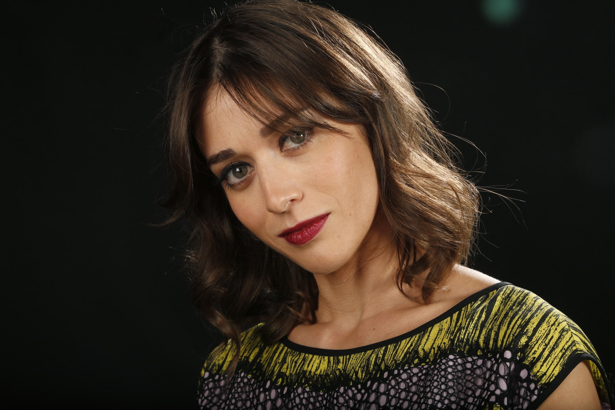 1080P, claret red  lipstick, Girls, face portrait, lizzy caplan, actress, HD Wallpaper