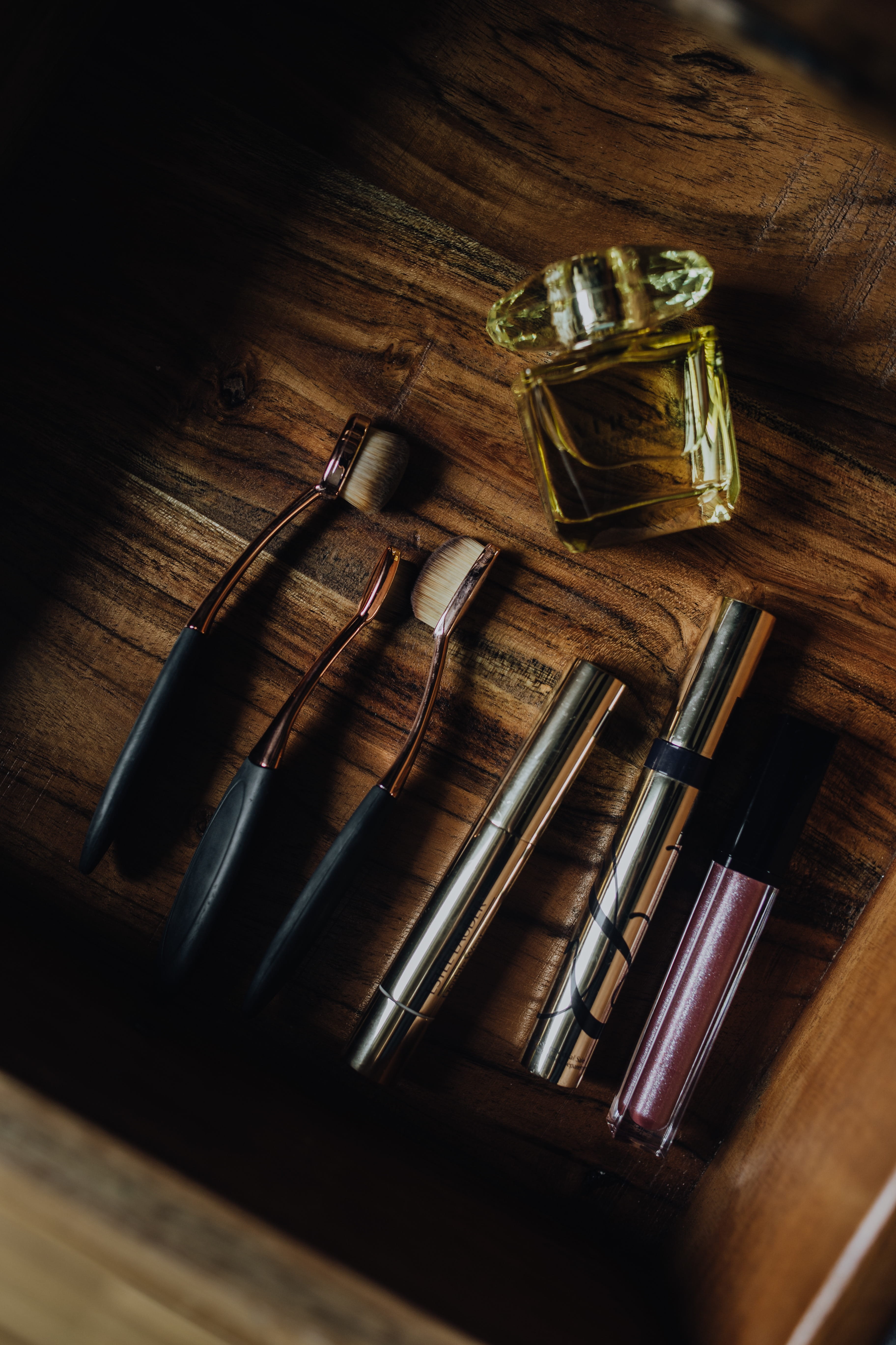 close-up, brush, make-up brush, glamour, art and craft, side by side, drawer, bottle, fragrance, smell, scent, group of objects, wood - material, female, Phone HD Wallpaper