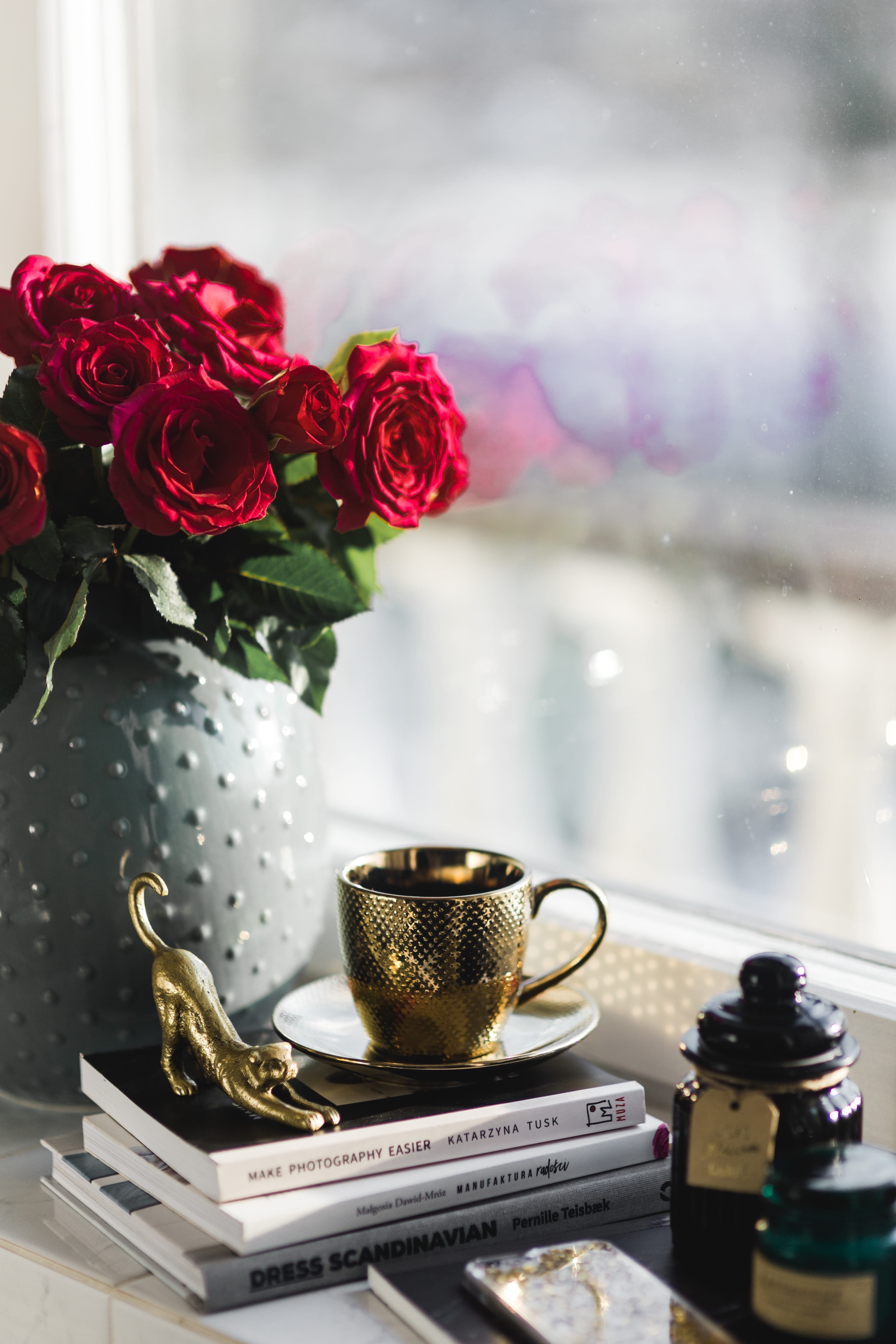 drink, tea cup, roses, gold, focus on foreground, 5K, coffee, flower arrangement, essentials, flower, nature, plant, candles, freshness, flowering plant, Phone HD Wallpaper