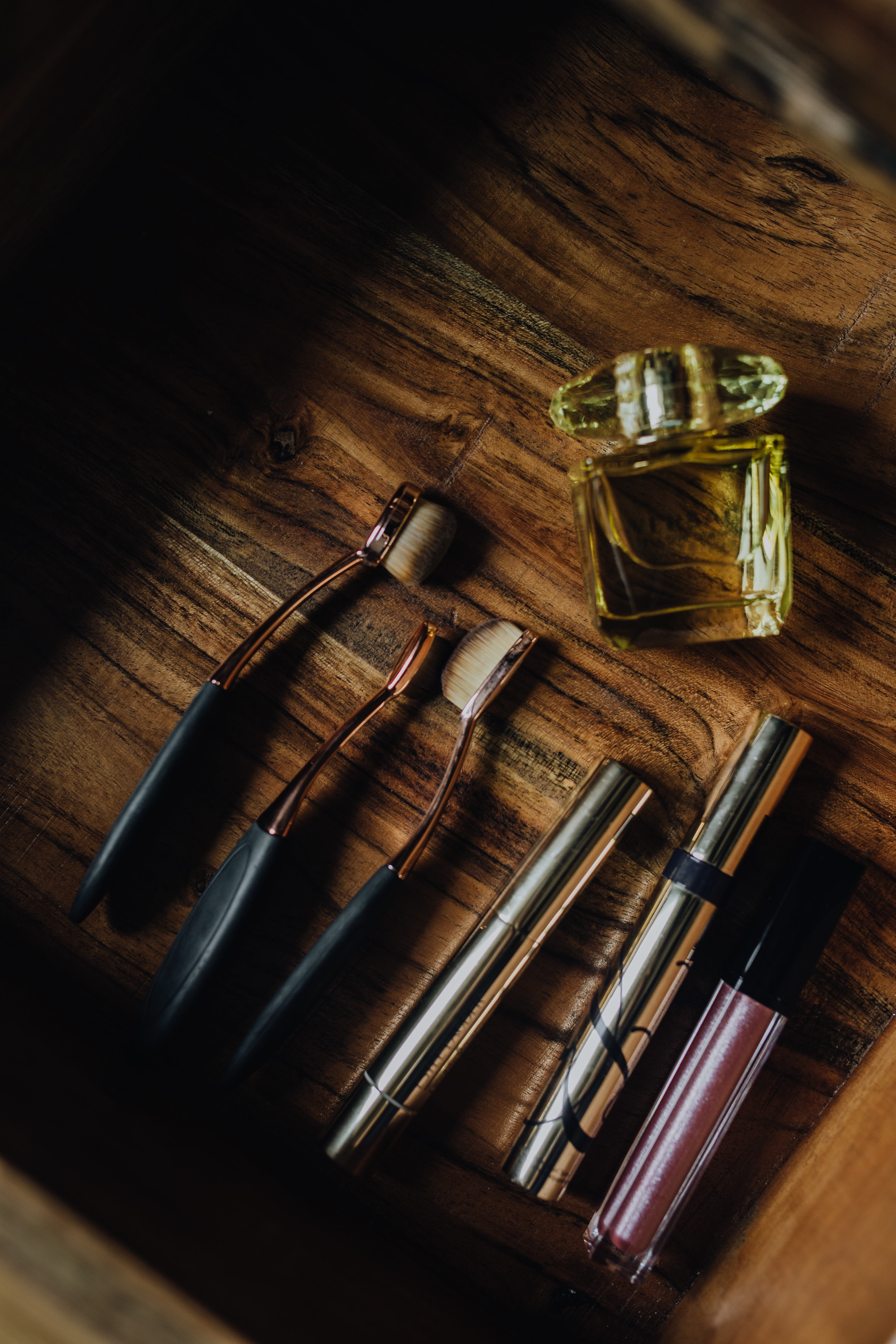glass - material, directly above, wood - material, make-up brush, beauty, makeup, large group of objects, indoors, arrangement, still life, essentials, Phone HD Wallpaper