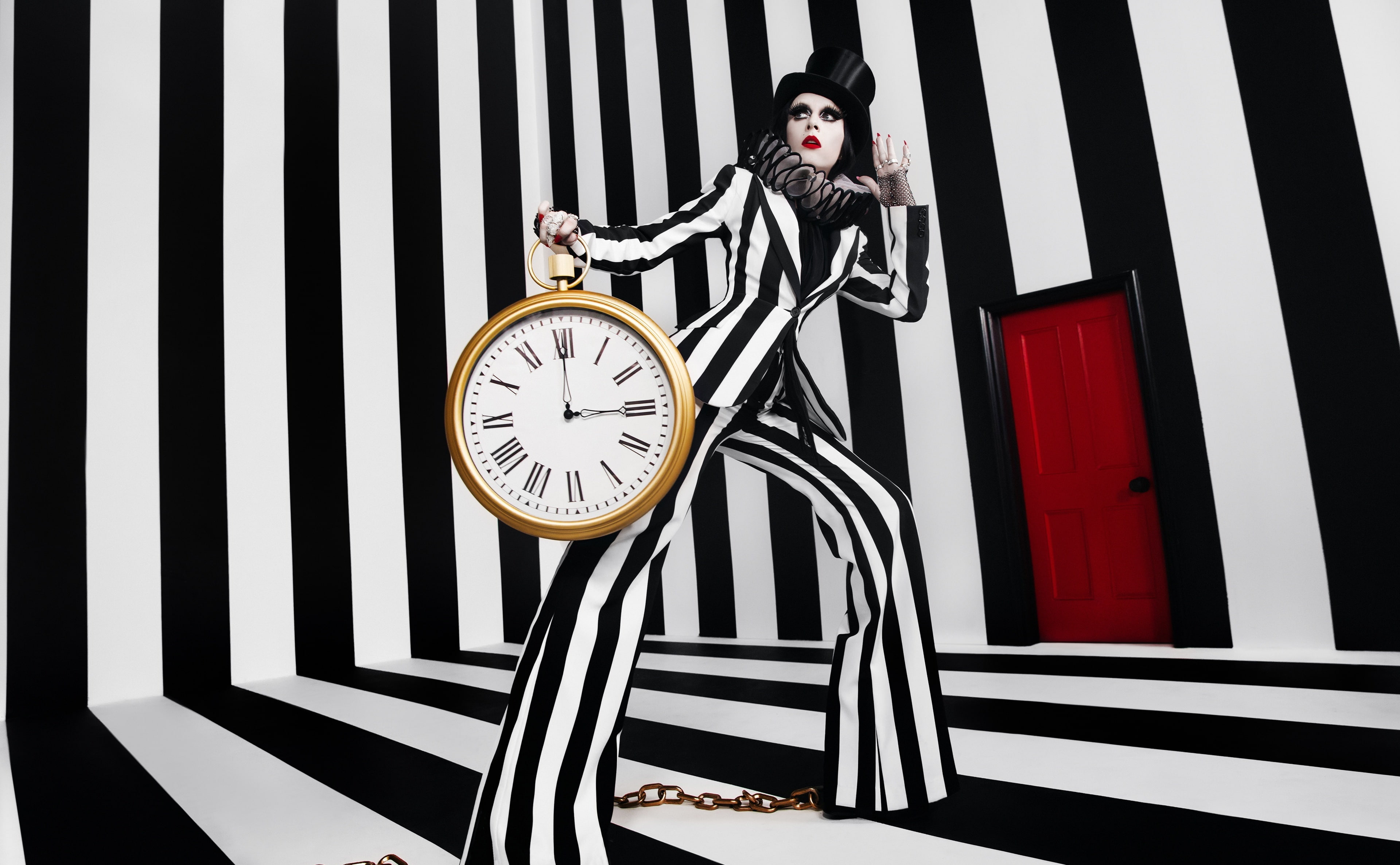 Creative, Ikea, Advertising, Model, Stripes, BeaAkerlund, Fashion, madhouse, Gothic, Woman, Clock, 4K, Aero, WillyWonka, TopHat, ticking, Character, Time, HD Wallpaper