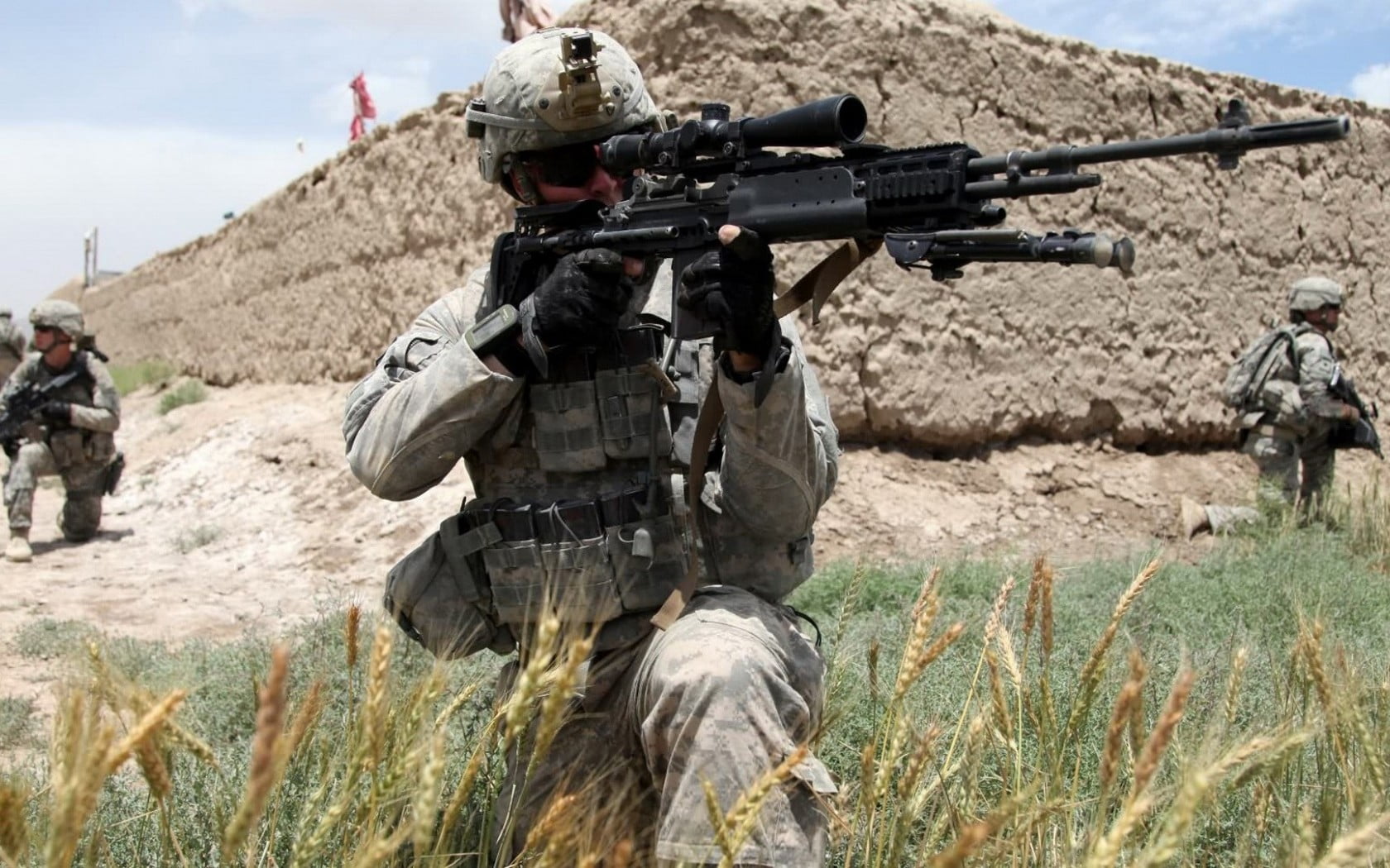 two people, weapon, camouflage clothing, rifle, people, uniform, soldier, government, special forces, War and Army, army, war, security, field, battle, HD Wallpaper