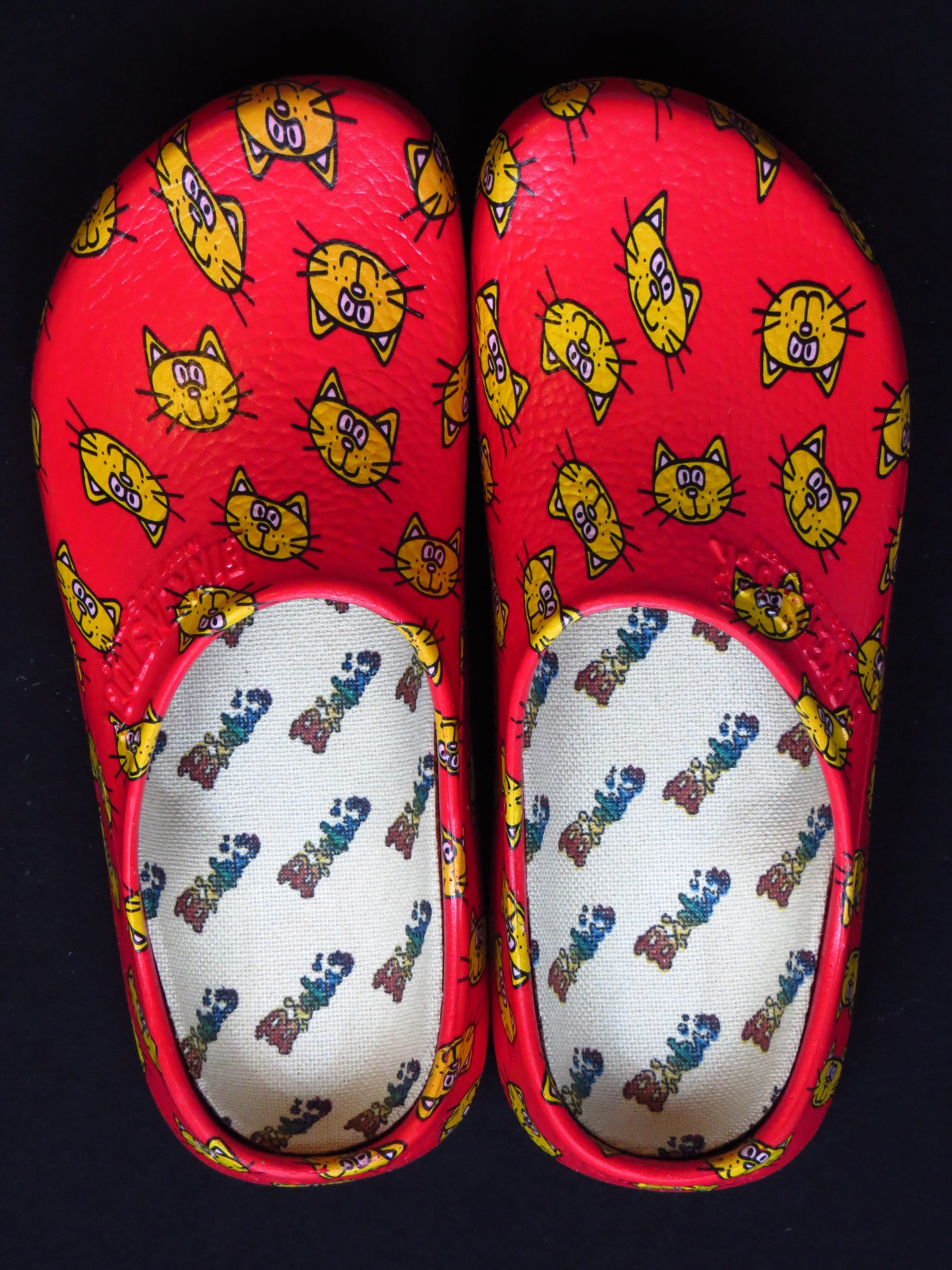 still life, multi colored, cartoon, design, Clog, easily, craft, red, home, garden, 4K, art and craft, dutch, Shoes, garden shoe, at home, Shoe, indoors, Phone HD Wallpaper