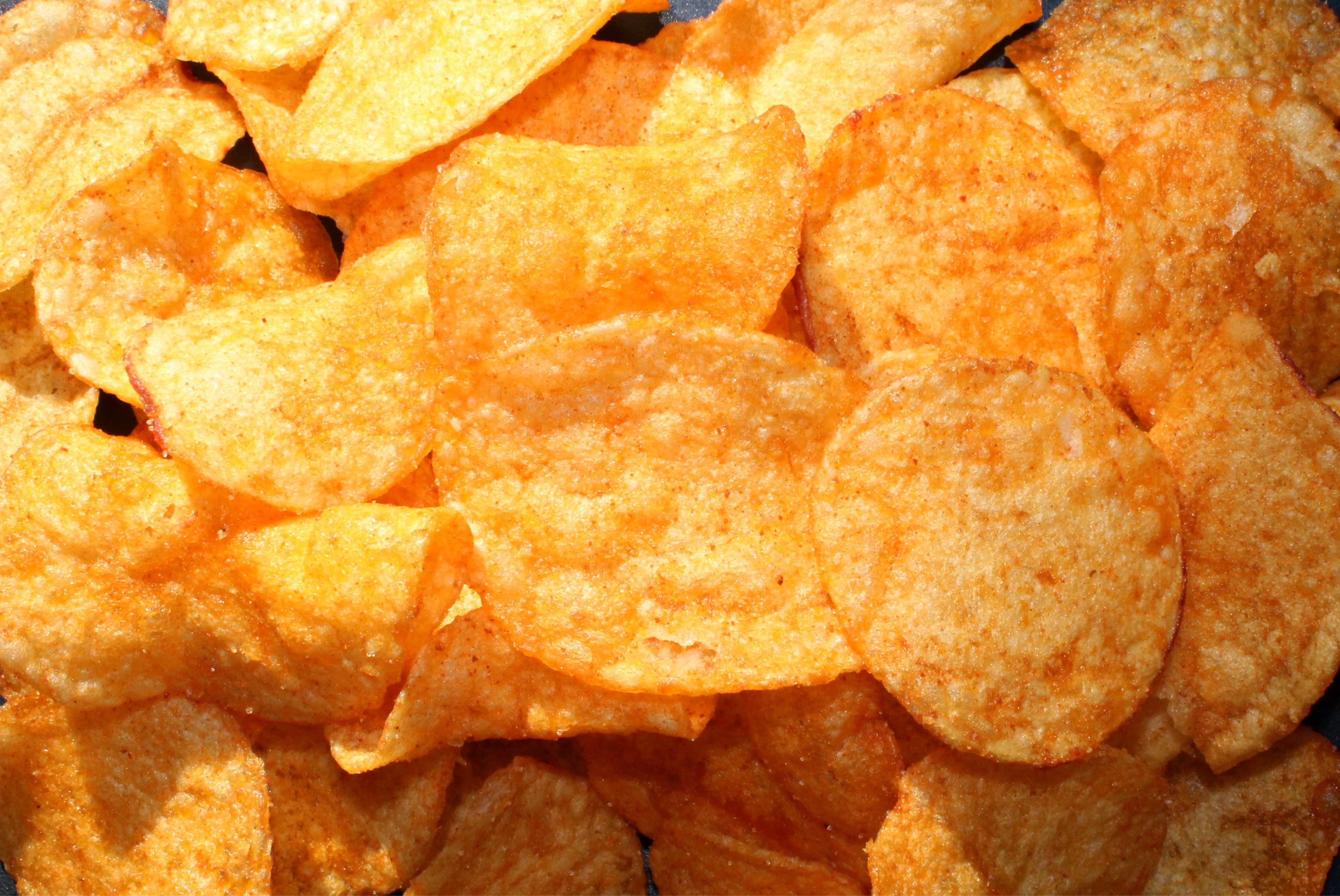 food, freshness, chips, fast food, comfort food, backgrounds, still life, potato chips, thick, potato chip, 2K, food and drink, potato, salted, knabberzeug, HD Wallpaper