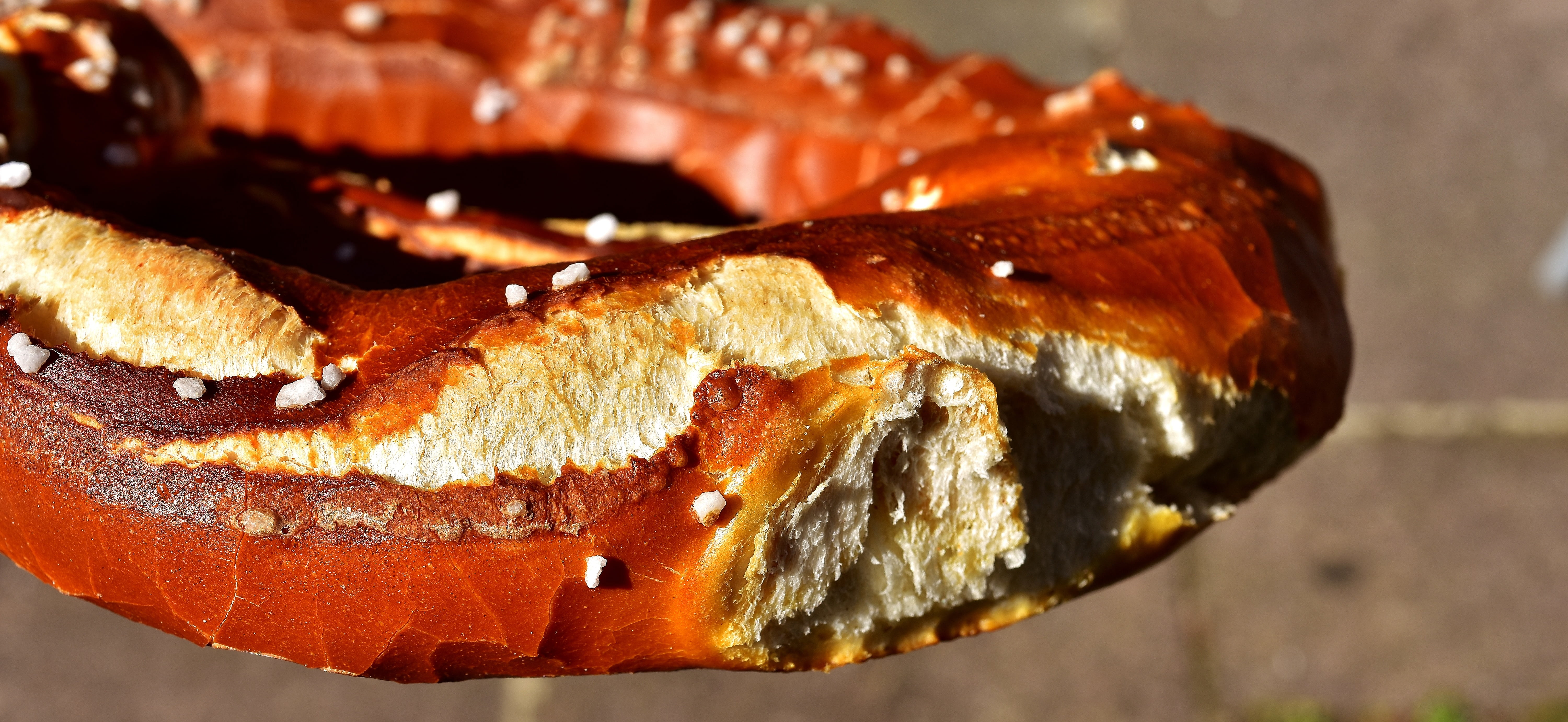 tradition, slice, pretzels, bread, delicious, gourmet, close-up, processed meat, specialty, focus on foreground, crispy, knabberzeug, food, high angle view, HD Wallpaper