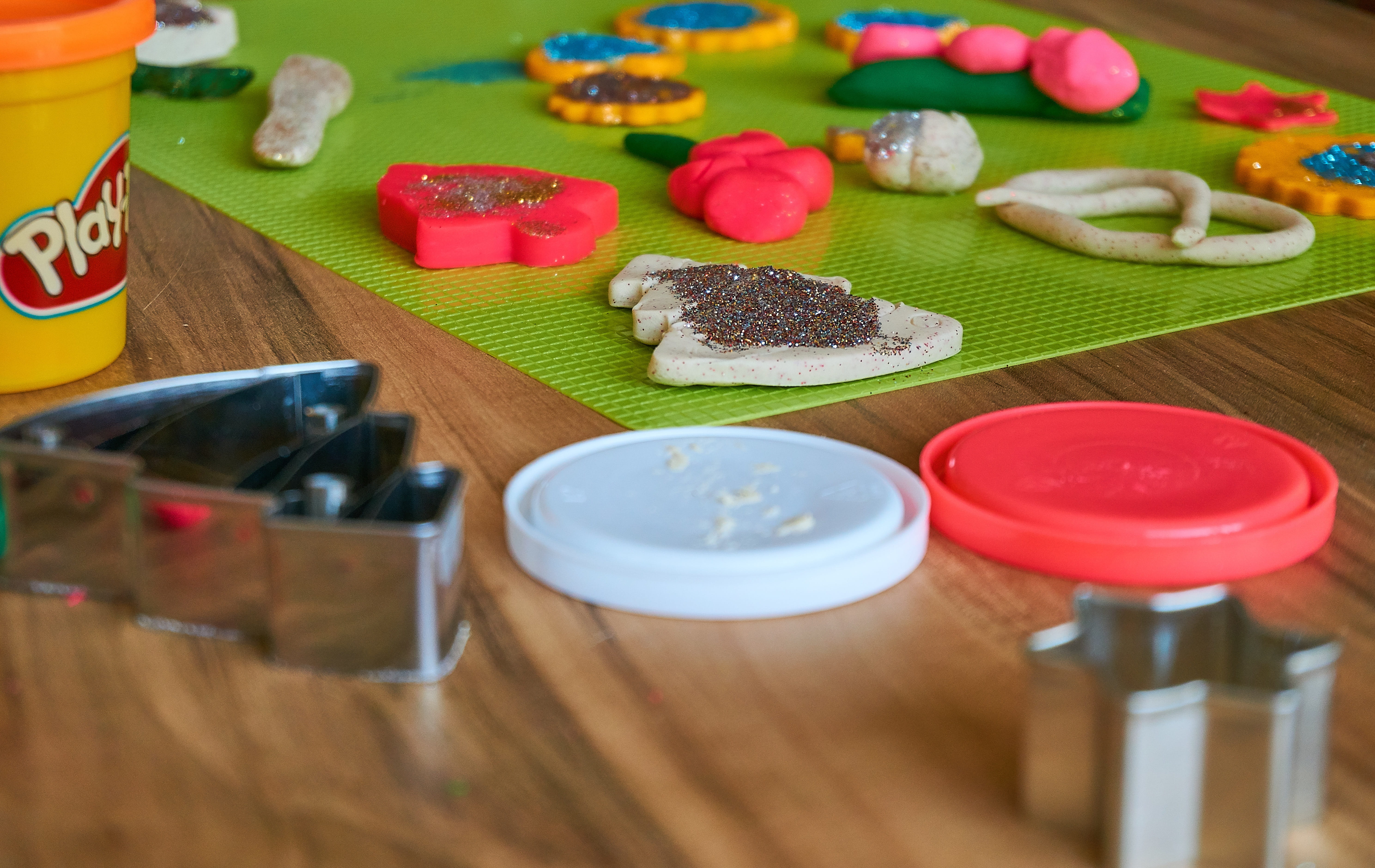 art and craft, play, table, large group of objects, fantasy, colorful, red, fun, roll out, cookies, children, leisure, playdoh, still life, watercolor paints, HD Wallpaper