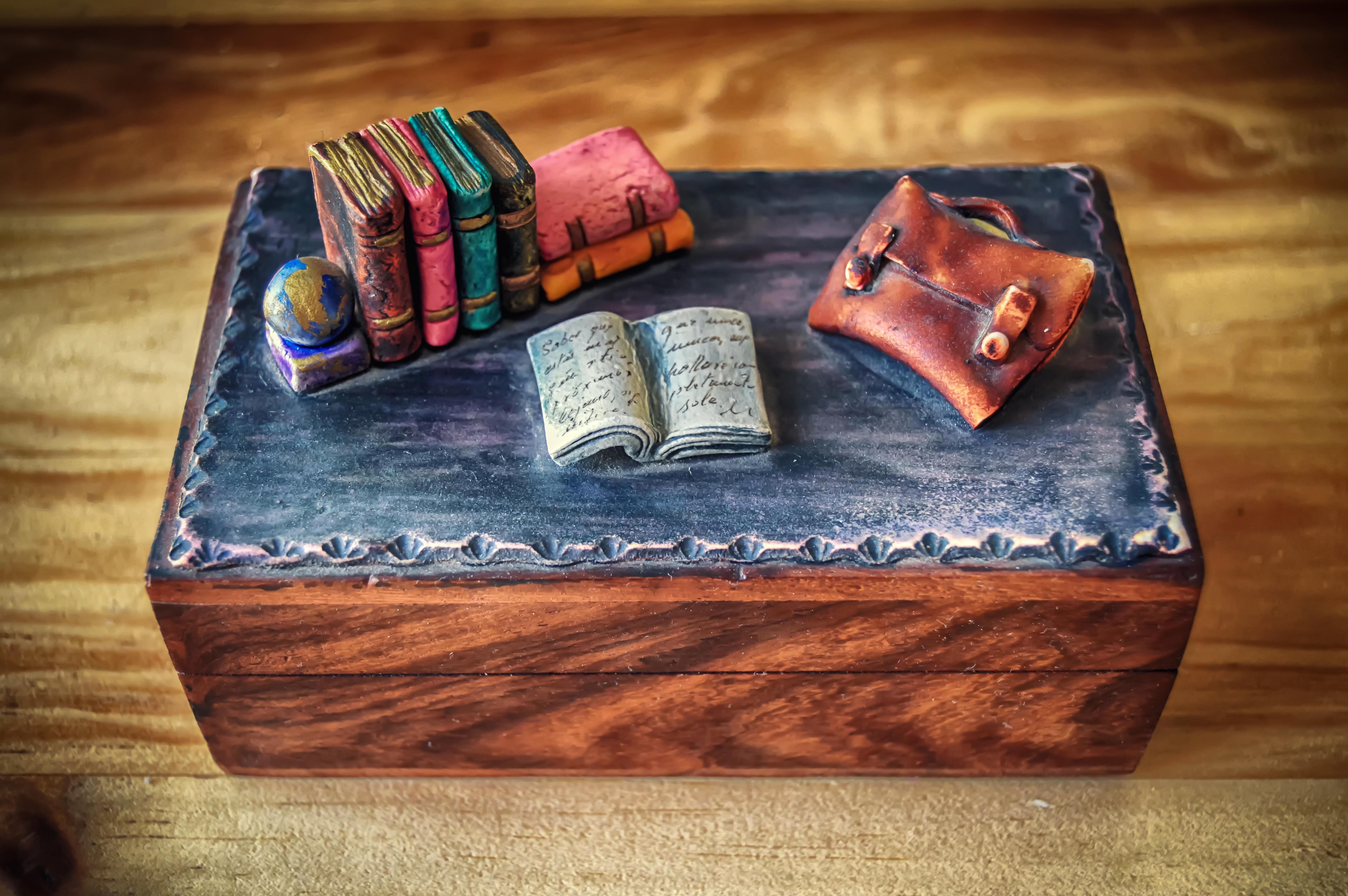 currency, wood - material, wallet, directly above, savings, high angle view, close-up, wooden box, study table, paper currency, old, still life, indoors, HD Wallpaper