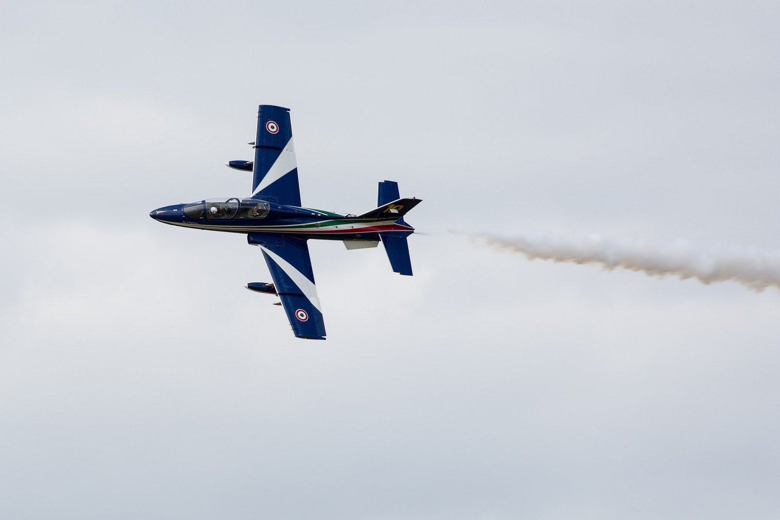 aircrafts, mb 339, acrobatic, freece, aermacchi, pan, jet, italia, team, 720P, tricolori, HD Wallpaper