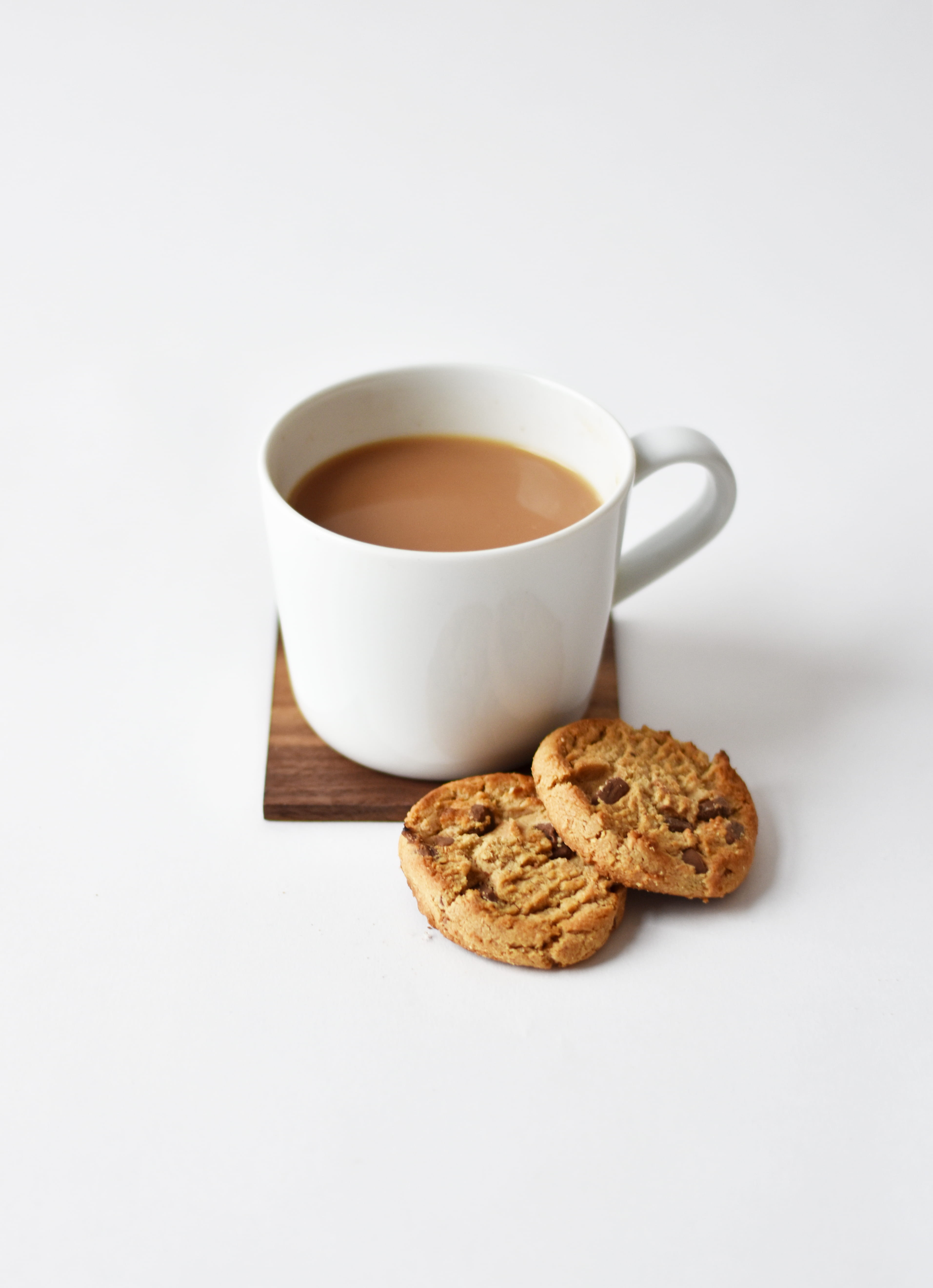 product, freshness, mug, cookies, shop, oatmeal, studio shot, crockery, breakfast, white, wellbeing, indoors, tea - hot drink, chocolate chip cookie, pottery, Phone HD Wallpaper