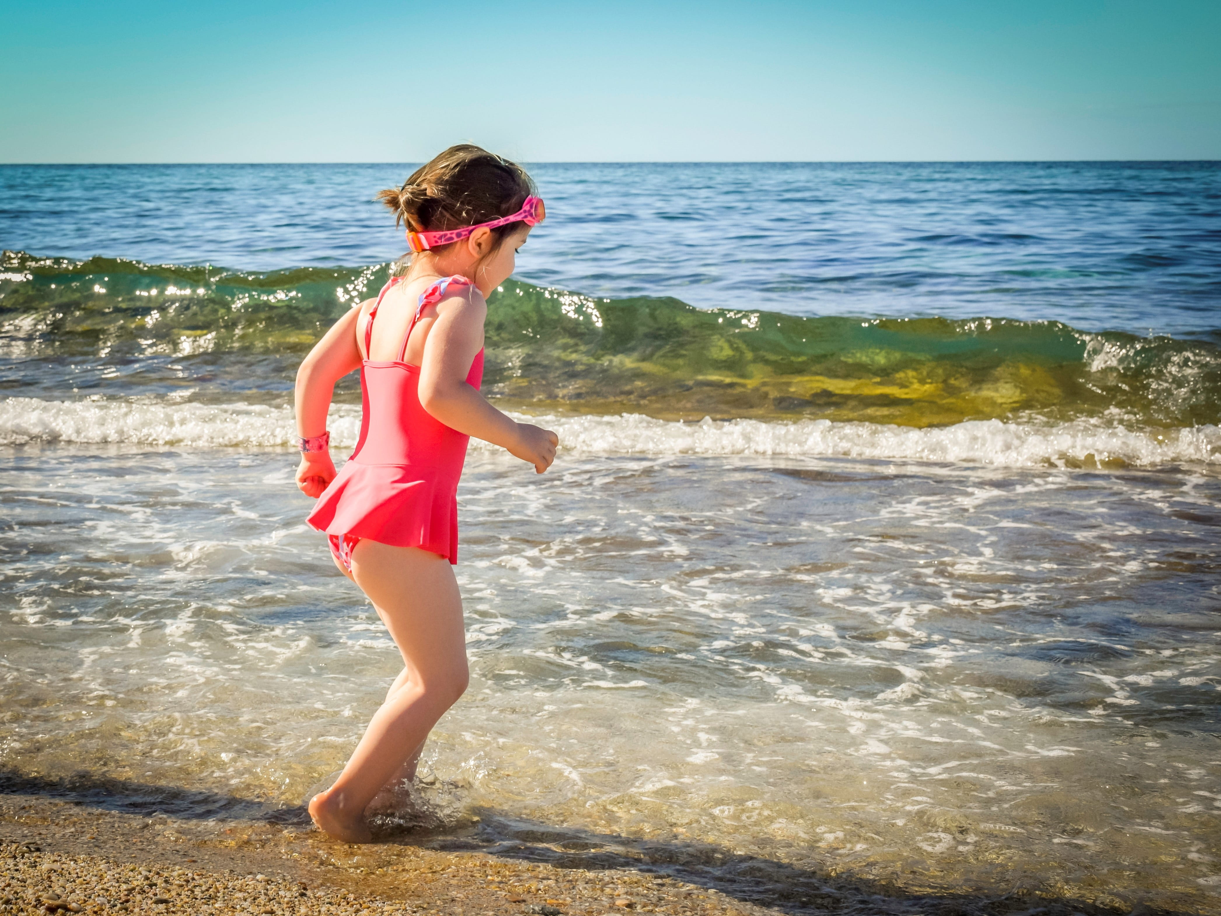 horizon, portrait, daughter, sunlight, outdoors, land, horizon over water, lifestyles, sun, fashion, nature, summer, holidays, day, beach, beauty in nature, HD Wallpaper