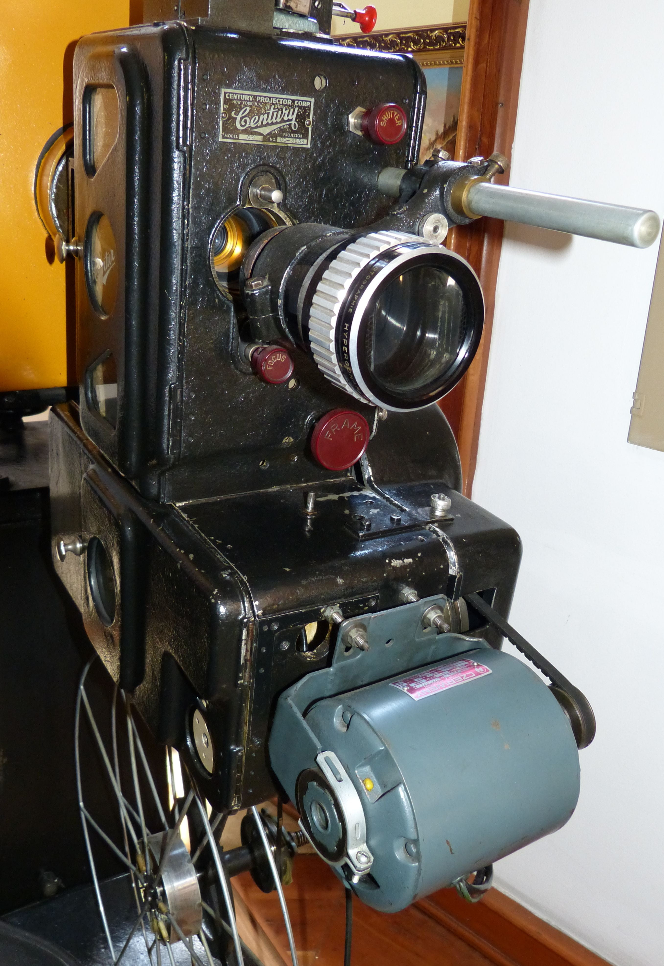 video, man made object, machine part, cinema, metal, industry, analog, connection, indoors, technology, no people, antique, lens, recording, 4K, camera, Phone HD Wallpaper