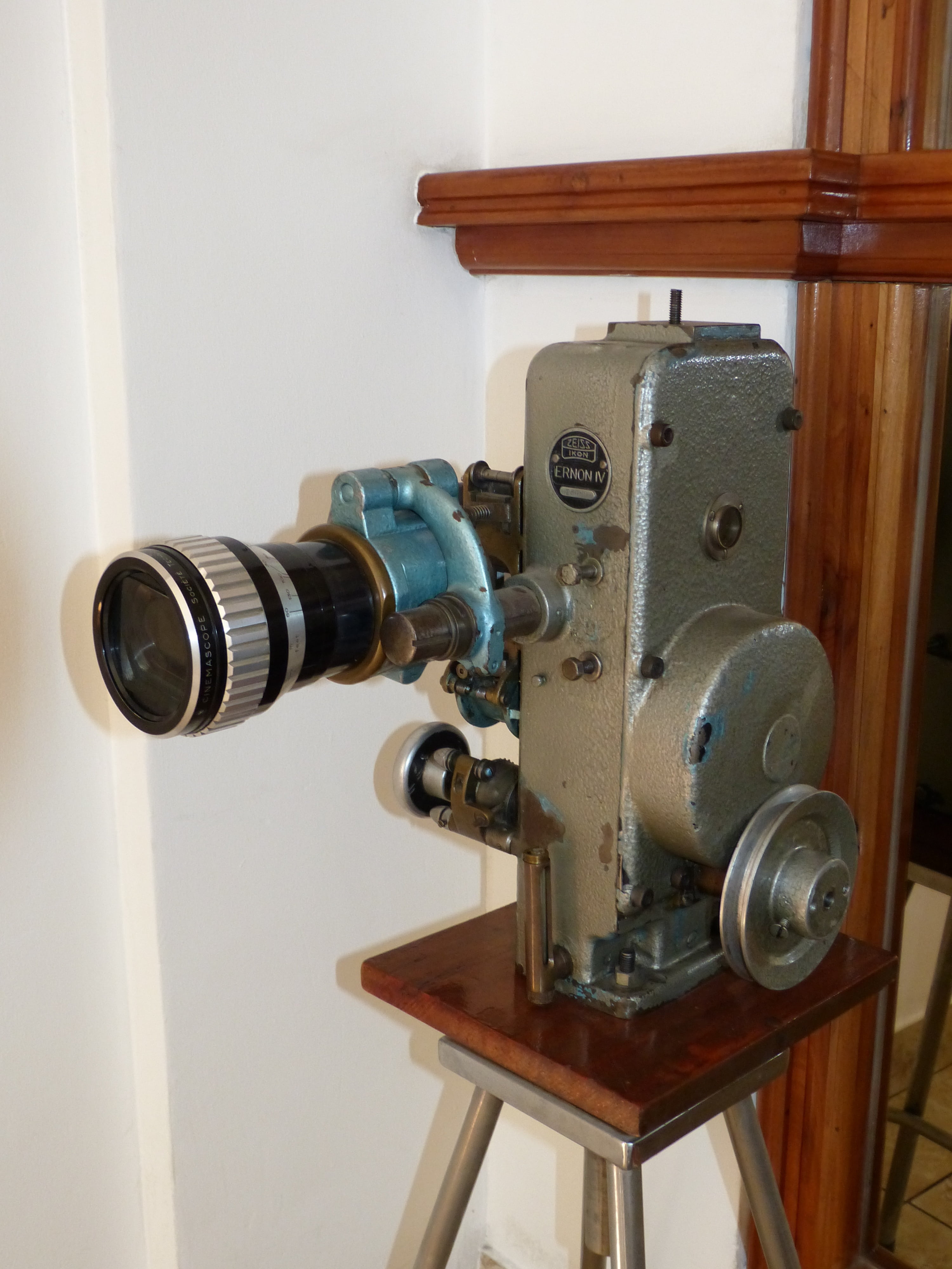 wood - material, lens - Optical Instrument, projector, metal, absence, safety, healthcare and medicine, close-up, filmstrip, demonstration, indoors, analog, Phone HD Wallpaper
