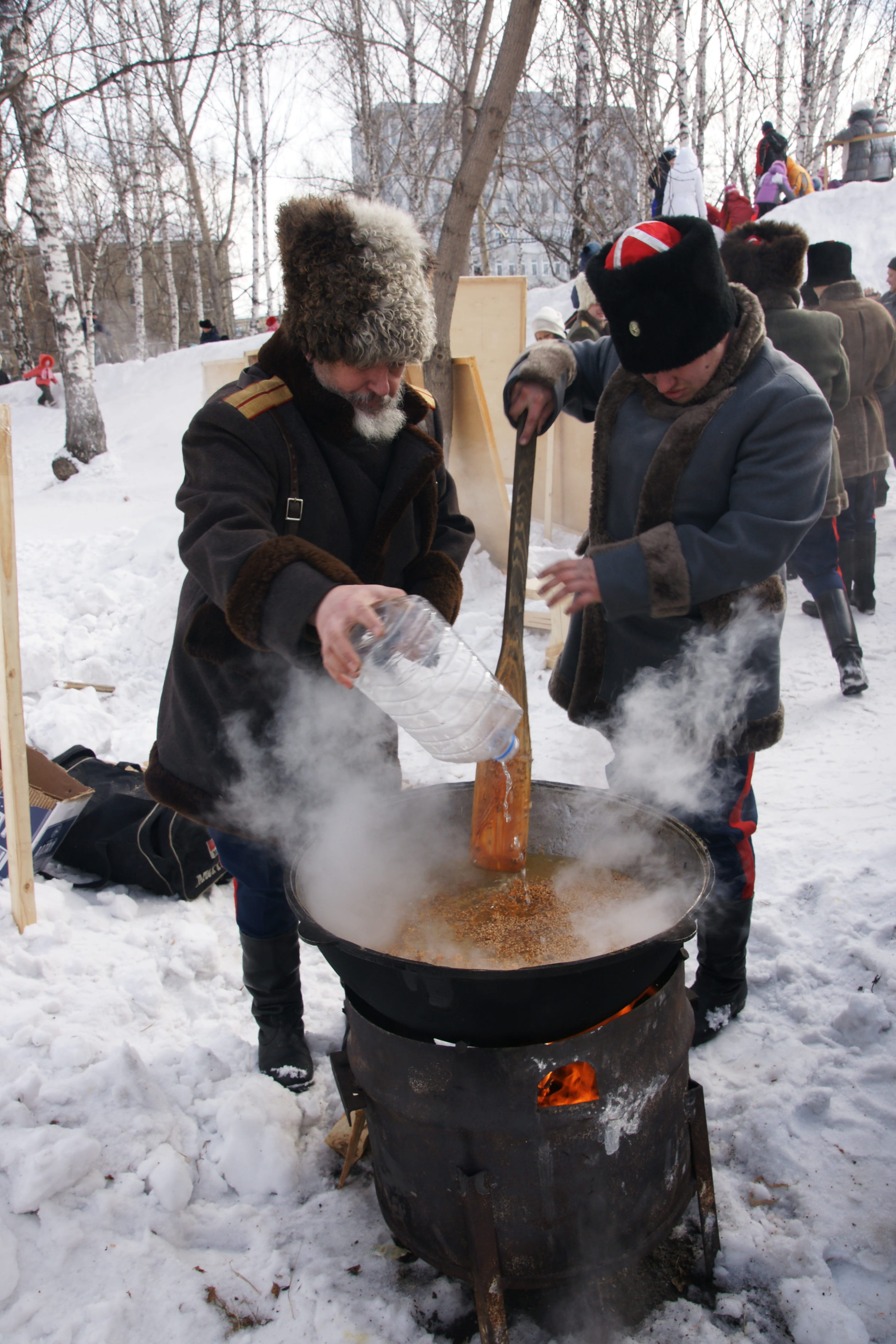 clothing, men, snow, lifestyles, nature, Pilaf, cooking pilaf, Cooking, women, cold temperature, siberia, tree, leisure activity, Festival, the cossacks, Phone HD Wallpaper