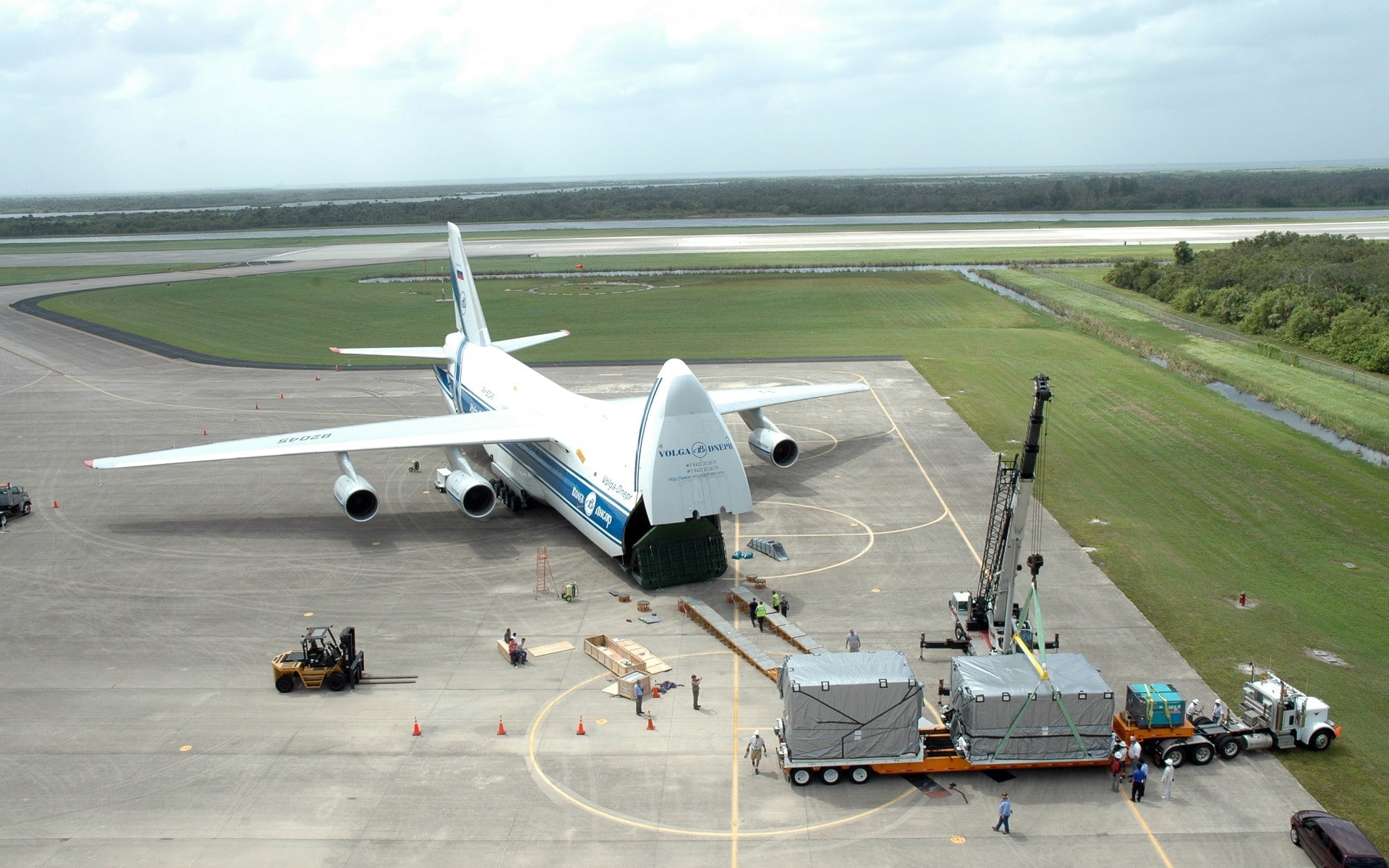 1920x1200 px, Antonov, Volga, Cargo, dnepr airlines, 124, aircraft, 1080P, antonov an, HD Wallpaper