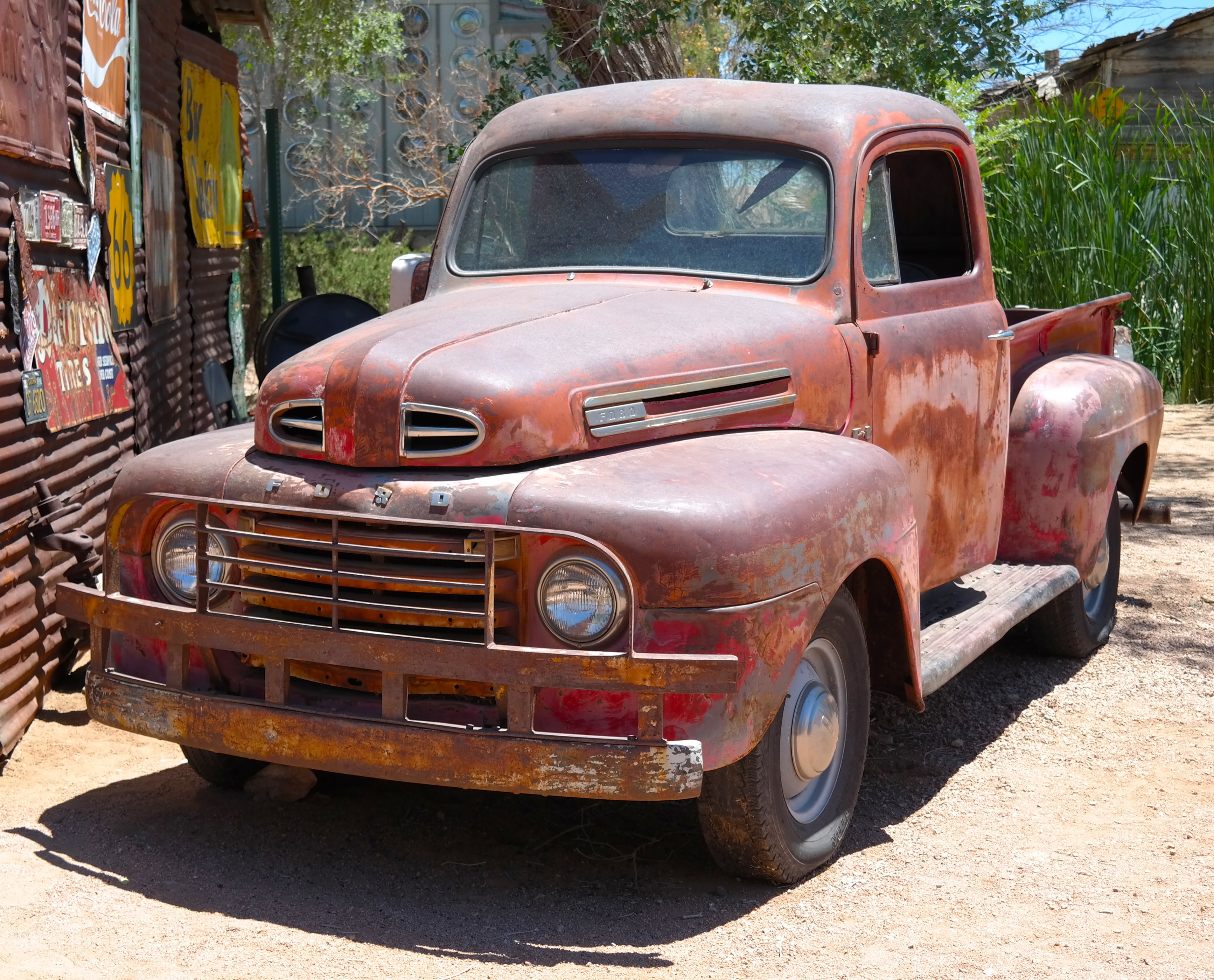 summer, vintage, city, ruined, lamps, day, near, usa, galvanize, abandoned, obsolete, route 66, truck, no people, ford, metal, run-down, cutaway van chassis, HD Wallpaper