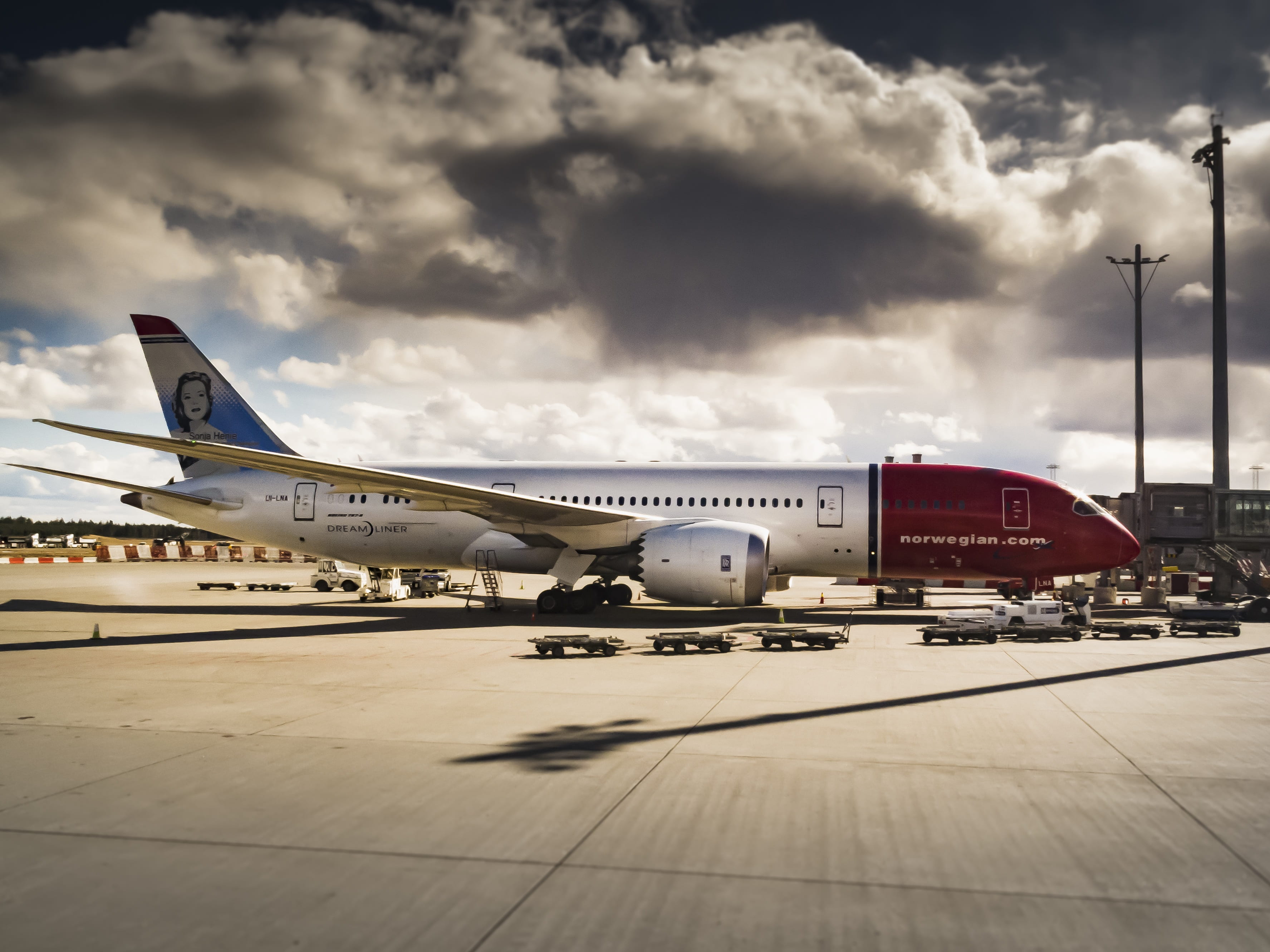 aerospace industry, commercial airplane, stationary, 2K, fuselage, aviation, public transportation, outdoors, travel, sky, airport, mode of transportation, HD Wallpaper