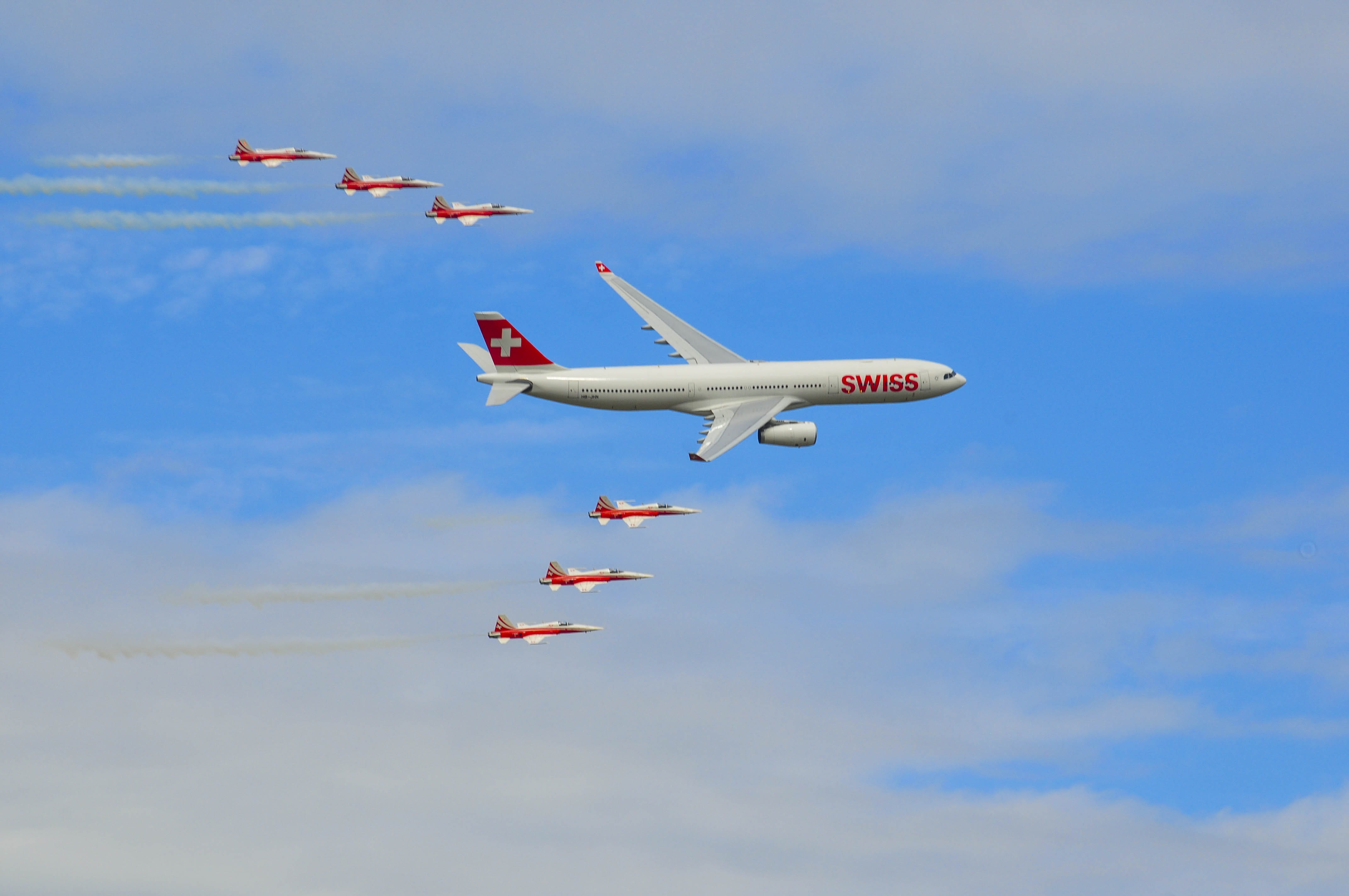swiss, motion, swiss air, air vehicle, army, teamwork, mode of transportation, air force, cooperation, airliners, cloud - sky, white, military, aerobatics, HD Wallpaper