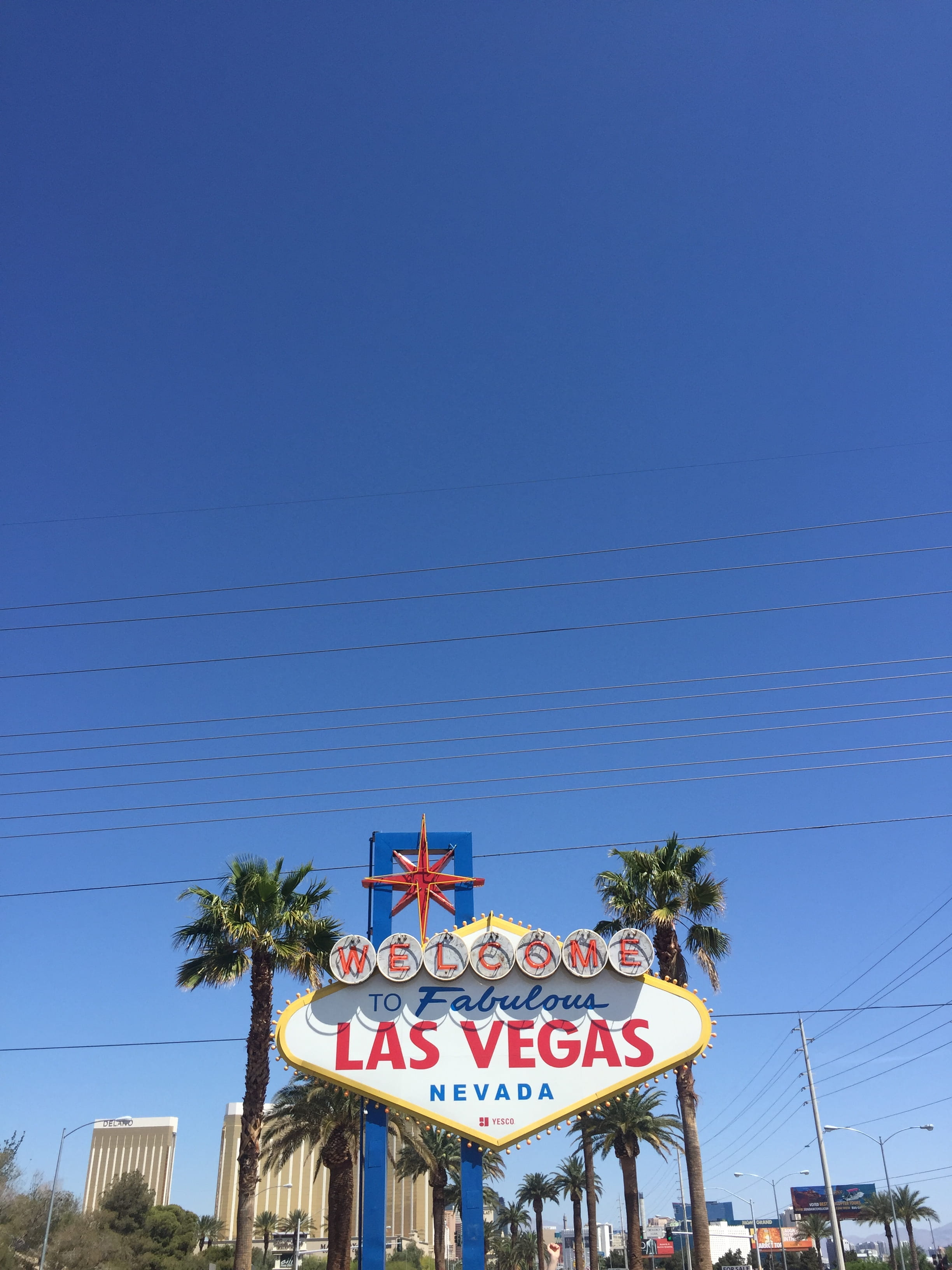 copy space, las vegas, paradise, neon, day, las vegas sign, architecture, clear sky, information, building exterior, united states, welcome sign, 2K, vegas, Phone HD Wallpaper