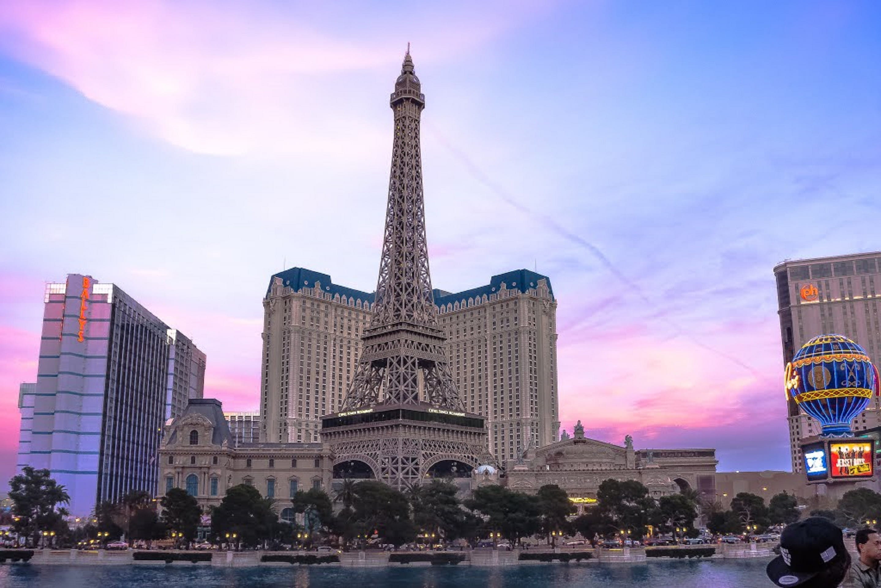 outdoors, strip, modern, nature, sunset, building, incidental people, tour eiffel fake, office building exterior, tall - high, built structure, sky, la tour eiffel, HD Wallpaper