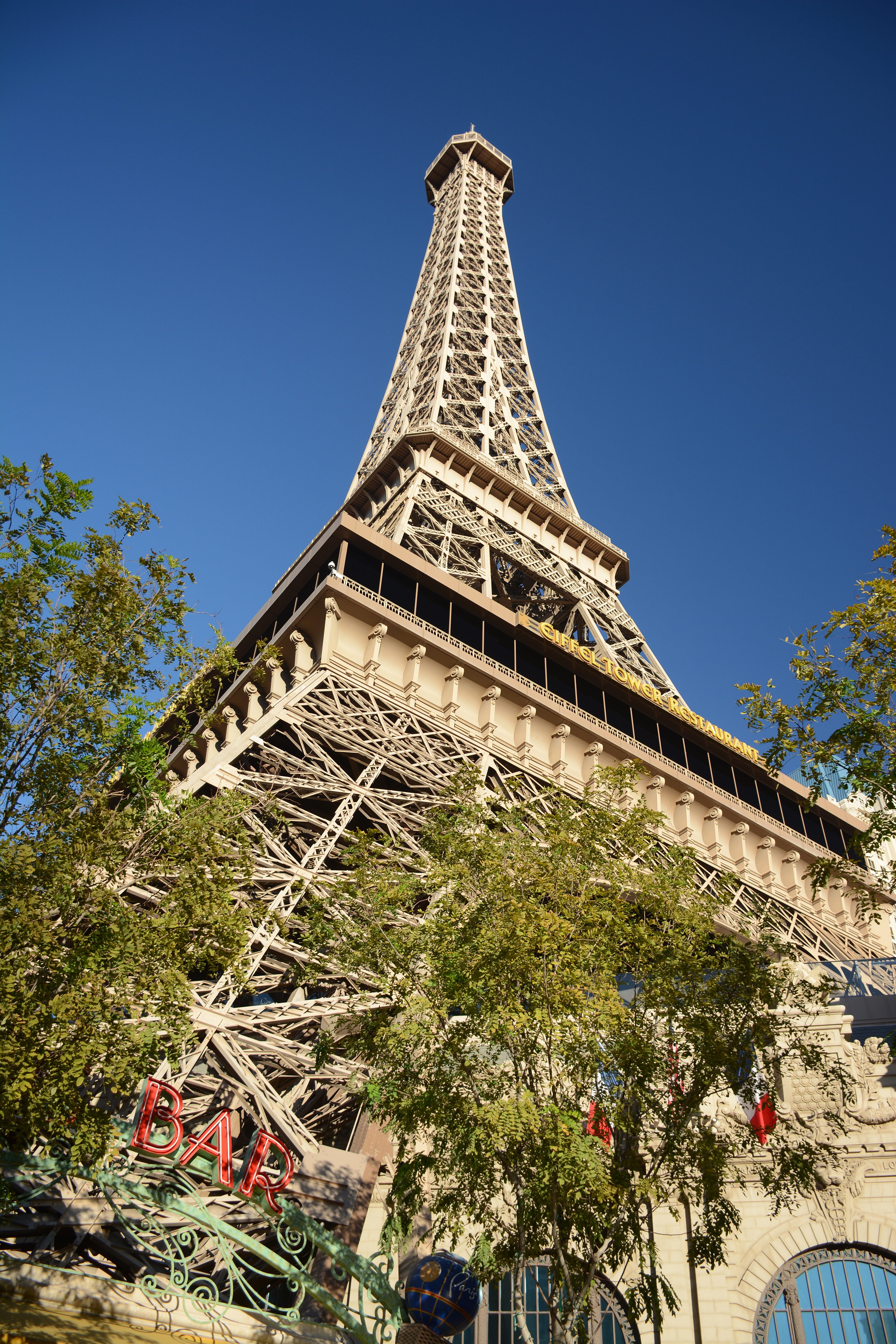 paris, hotel, building exterior, built structure, tower, atraction, 5K, las vegas, sky, architecture, vacation, travel, tree, plant, tourism, travel destinations, Phone HD Wallpaper