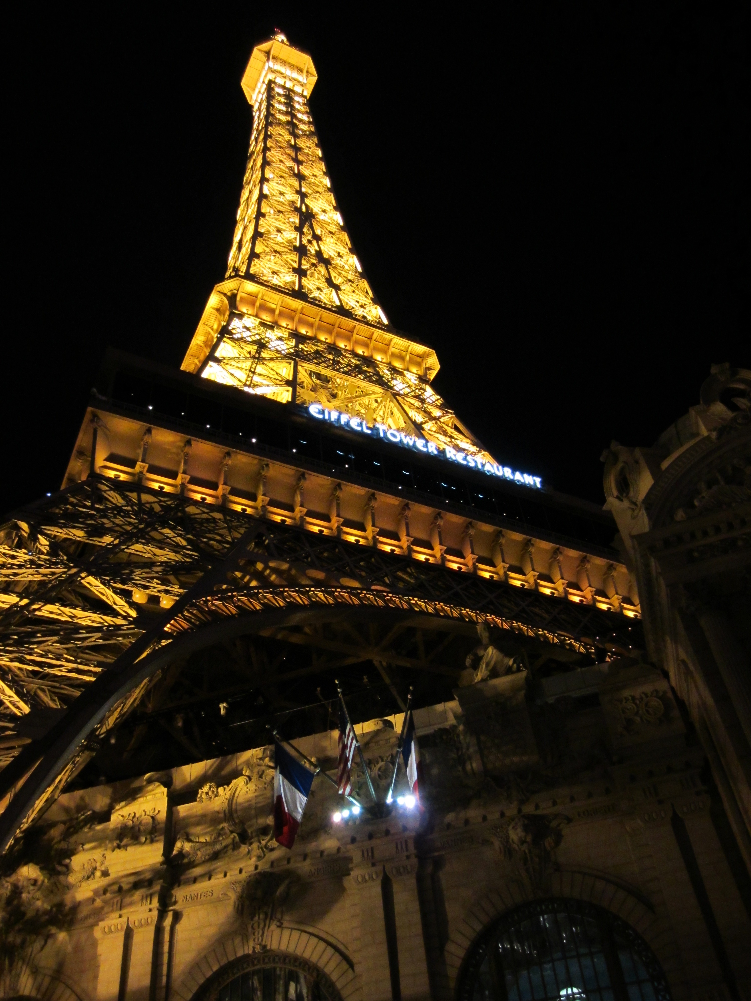 building exterior, tourism, building, gambling, religion, tower, low angle view, illuminated, casino, built structure, travel destinations, place of worship, Phone HD Wallpaper