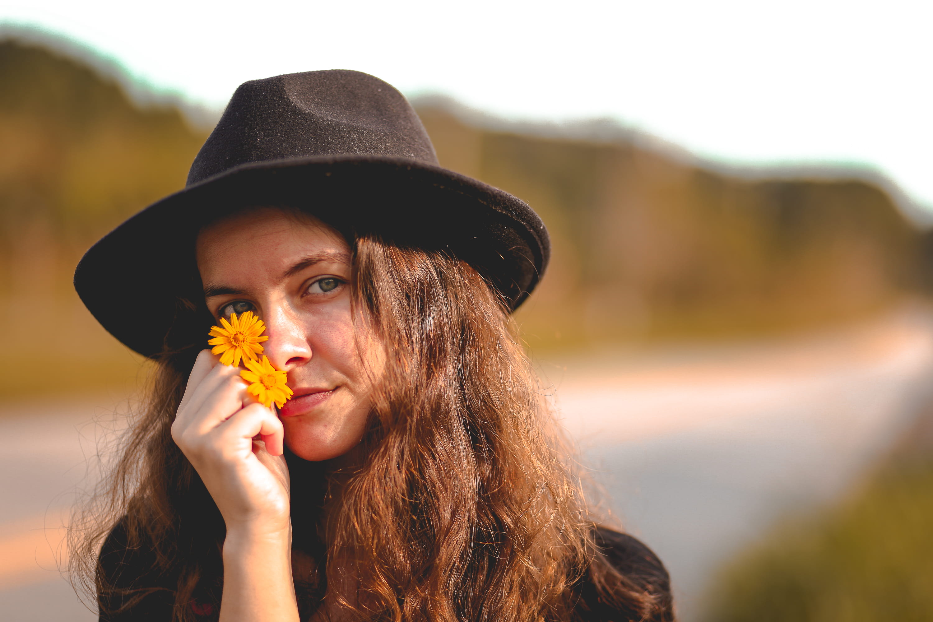 garota, 6d, headshot, real people, one person, portrait, 2K, jessica, beautiful woman, hat, clothing, holding, girl, focus on foreground, outdoors, woman, HD Wallpaper