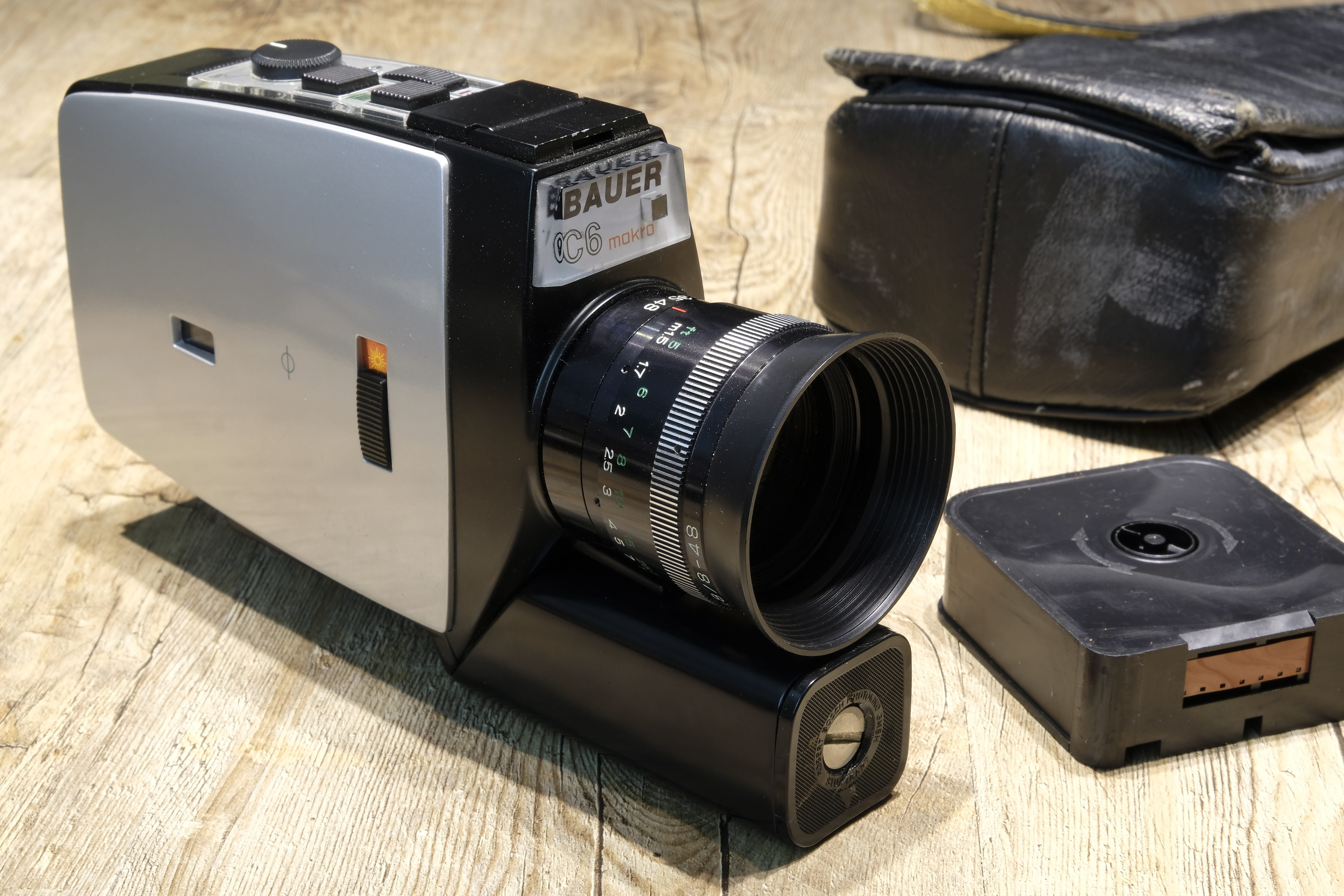 old, equipment, table, single object, video camera, video, arts culture and entertainment, 5K, photography themes, 8mm, lens - optical instrument, technology, HD Wallpaper