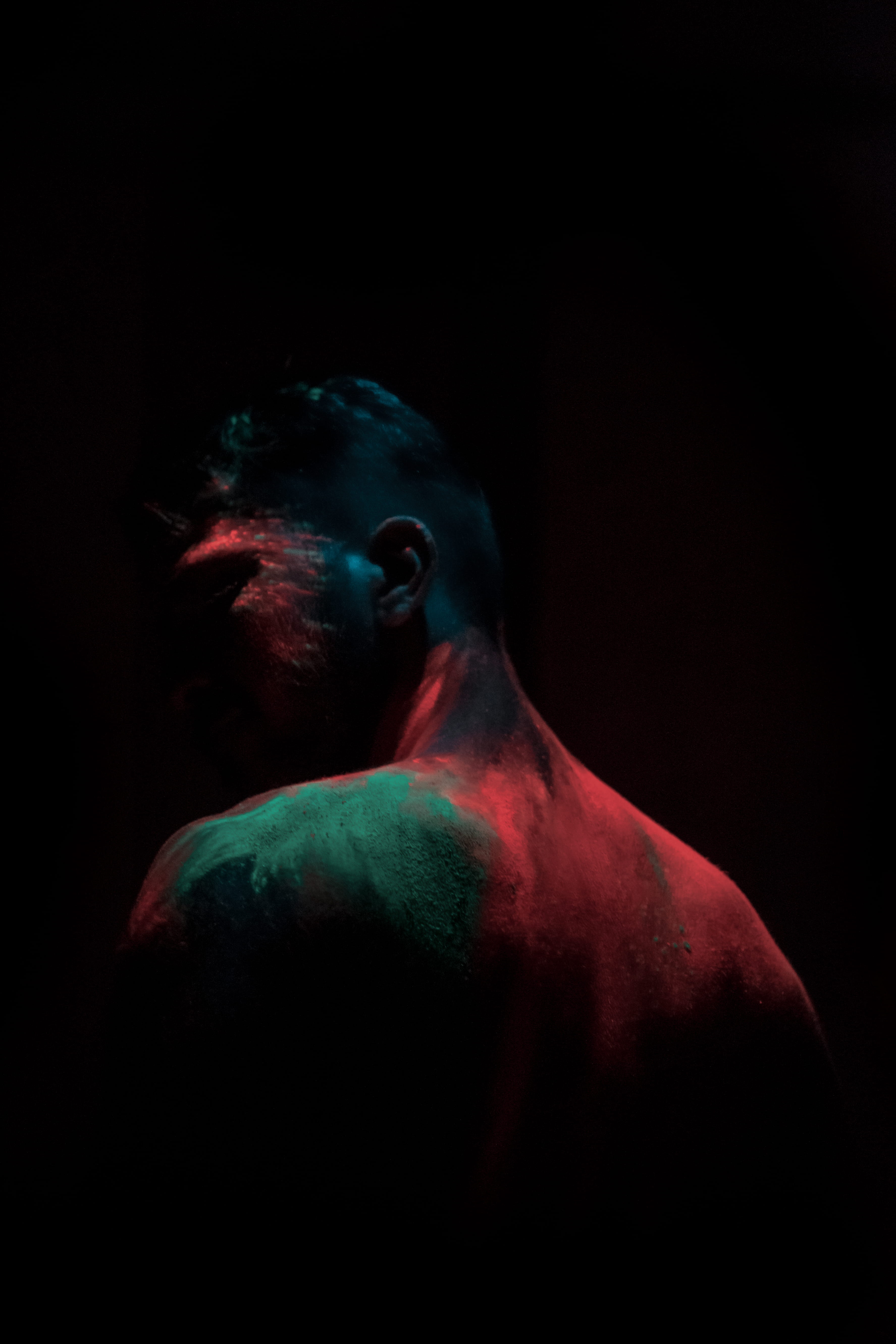 performer, dead, one person, body paint, dark, indoors, apparel, human, fear, blacklight, animal, front view, beard, red, emotion, skin, human body part, Phone HD Wallpaper