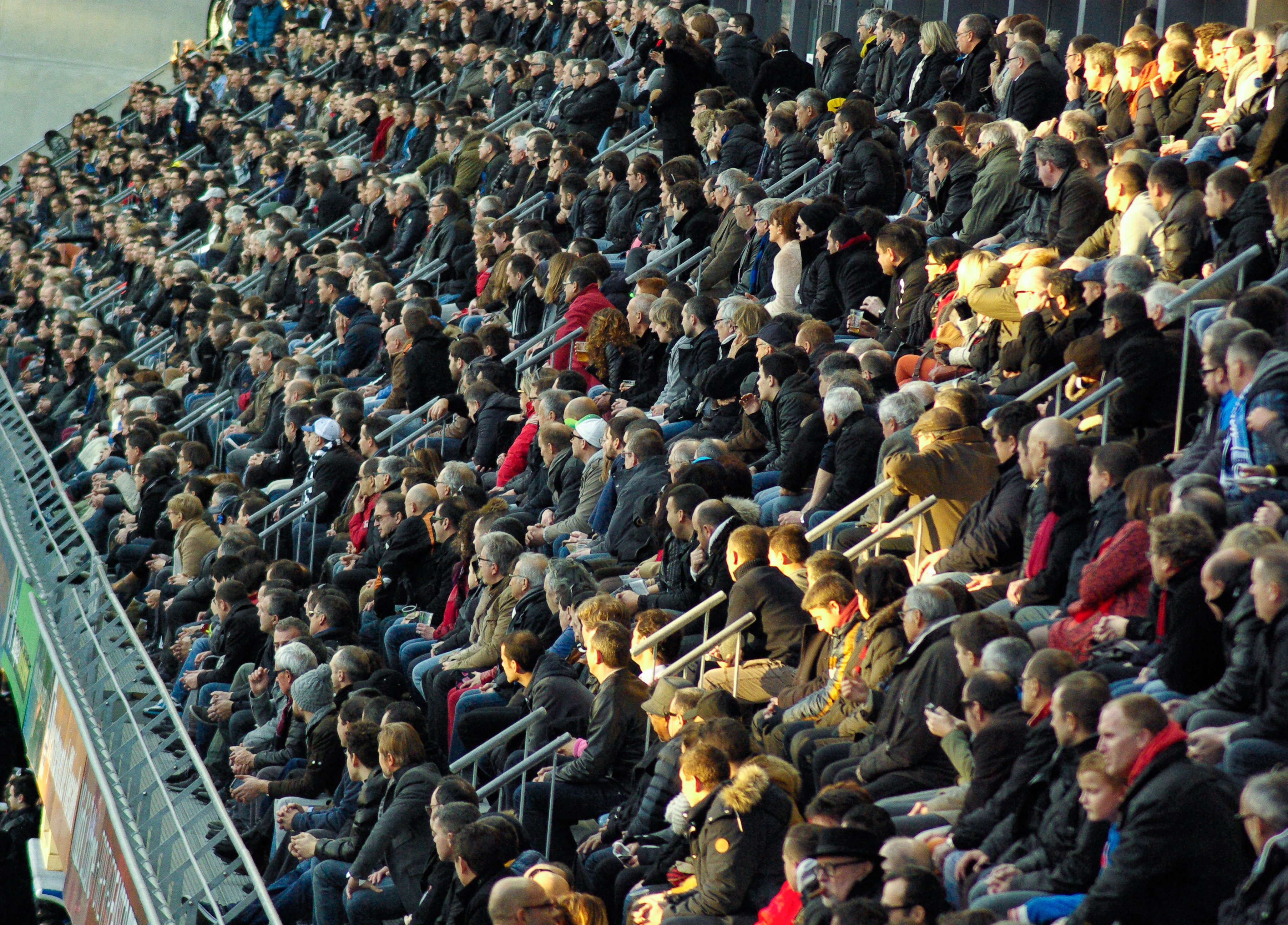 spectator, lifestyles, real people, 2K, crowd, outdoors, leisure activity, architecture, tribune, audience, full frame, men, large group of people, bleacher, HD Wallpaper