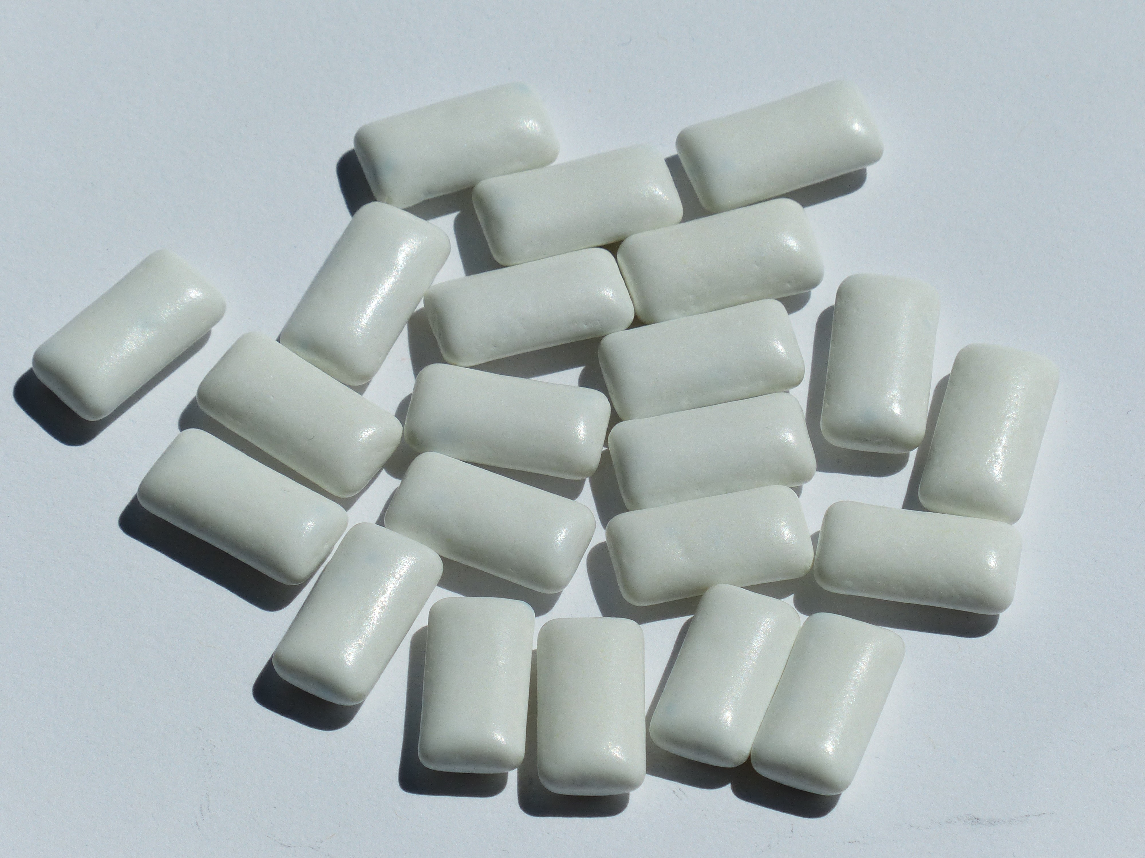 studio shot, illness, close-up, medicine, medical condition, pill, 4K, rectangular, white color, stack, dental care, still life, large group of objects, HD Wallpaper