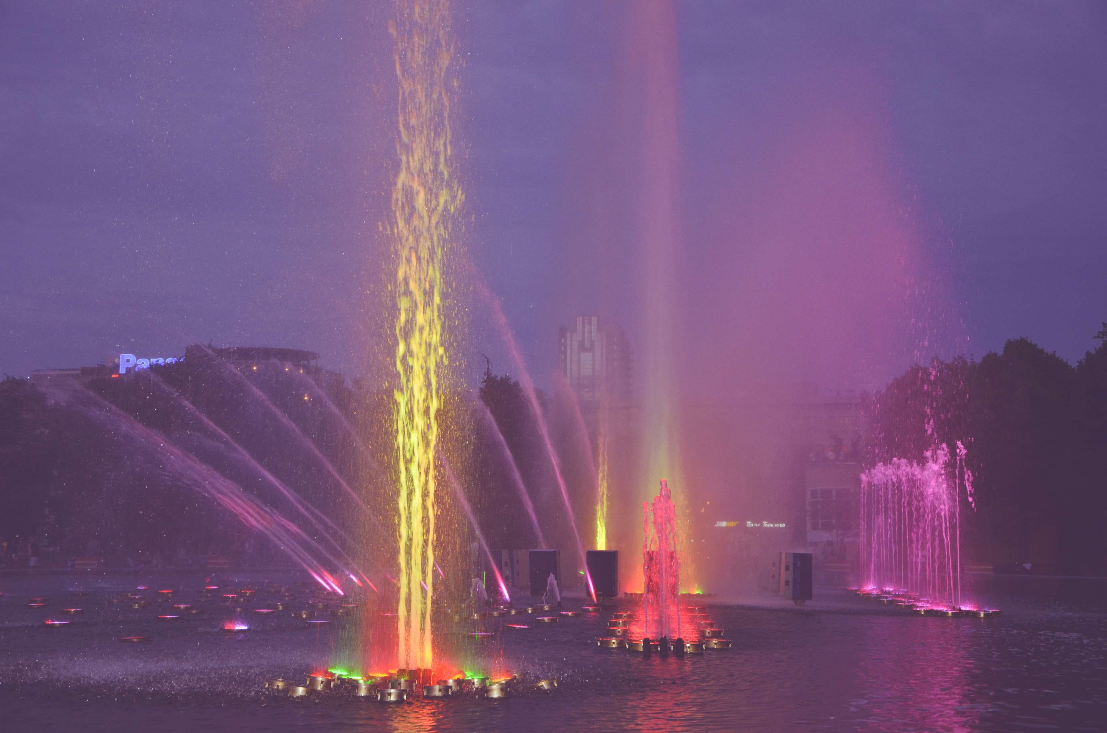 long exposure, arts culture and entertainment, fountain, smoke - physical structure, splashing, colored fountain, sky, event, nature, gorky park, environment, HD Wallpaper