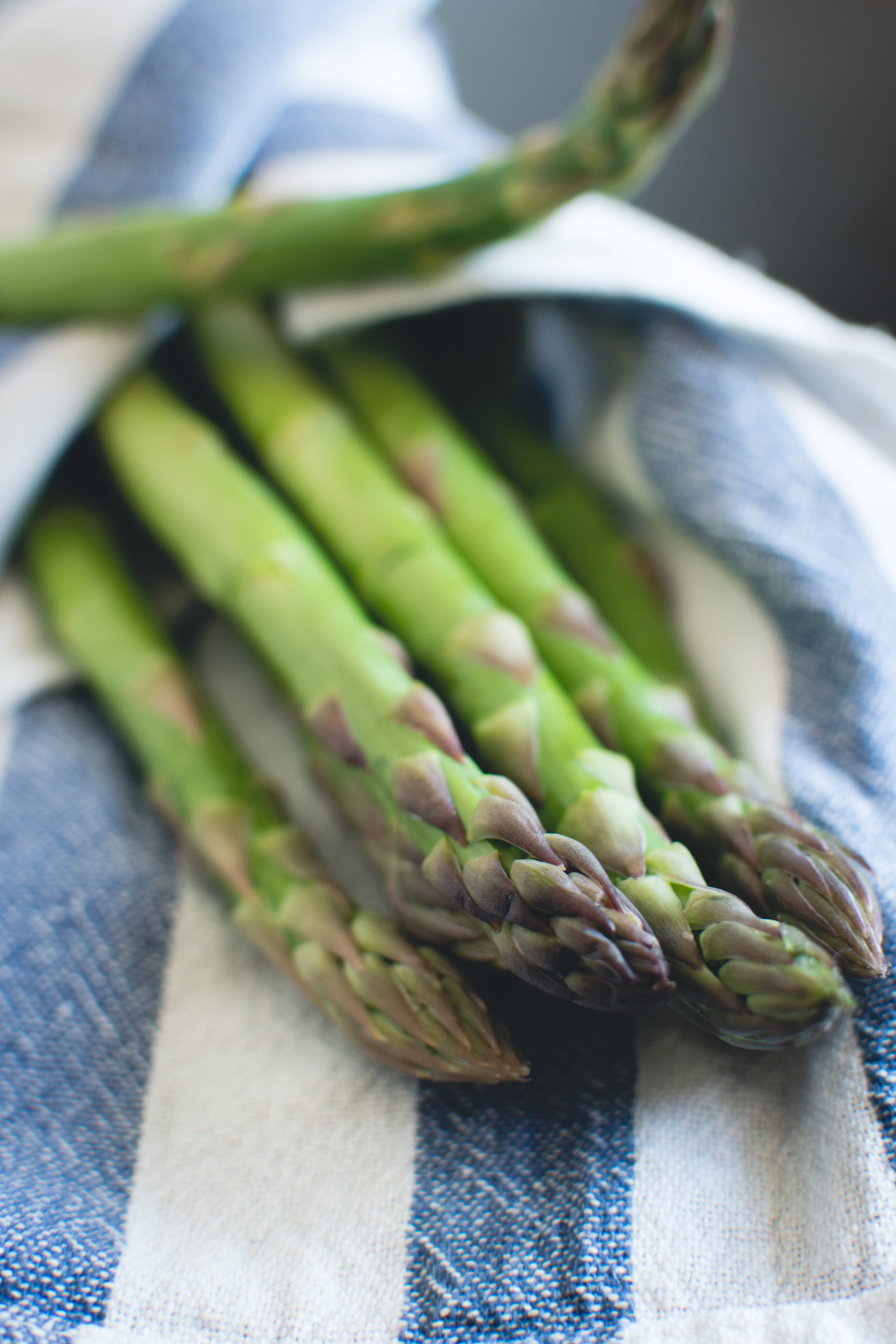 agriculture, blue, selective focus, textile, green Color, healthy Eating, food, organic, still life, ripe, 5K, close-up, focus on foreground, indoors, Phone HD Wallpaper