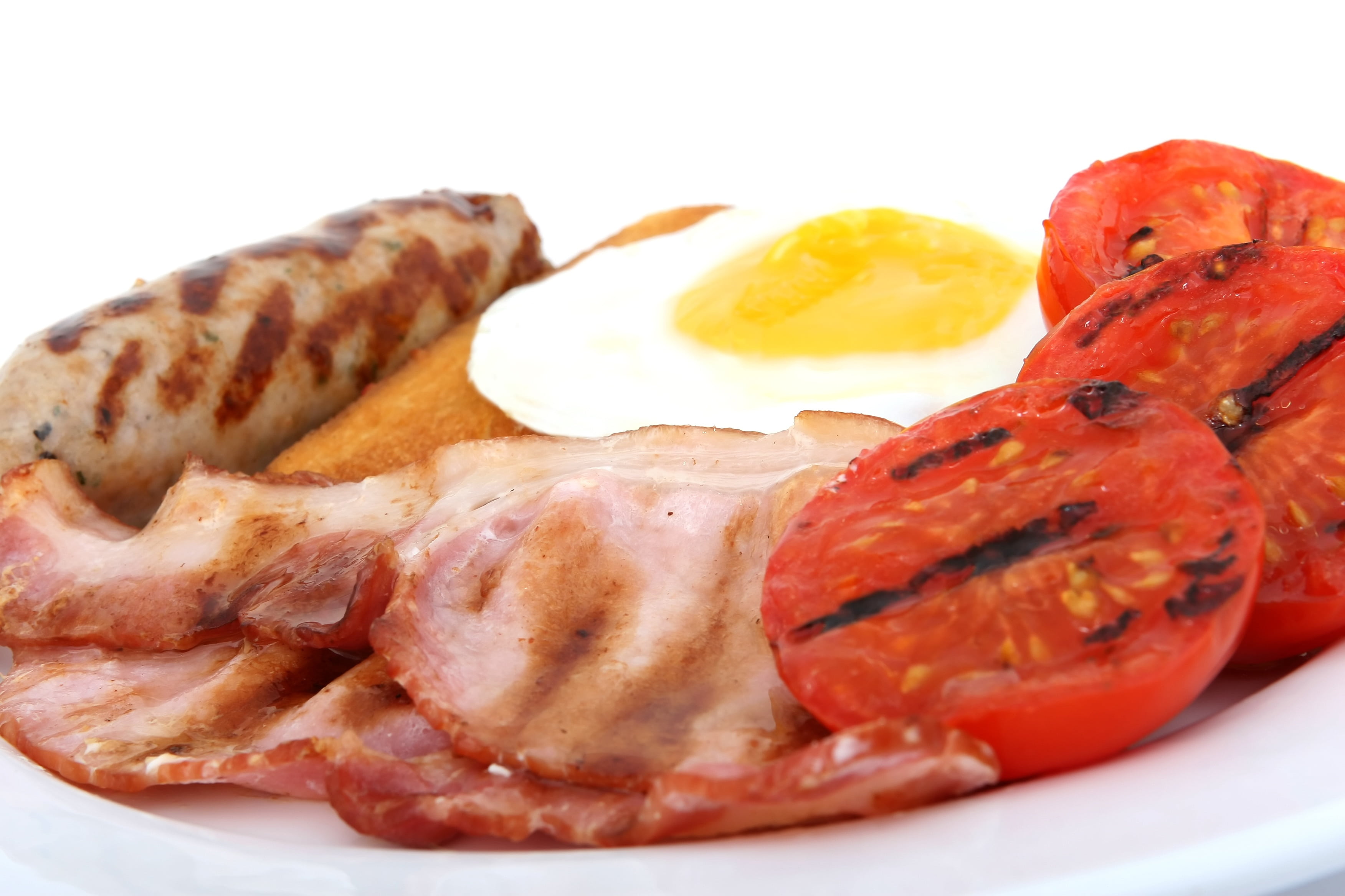 golden, bacon, brown, fat, restaurant, nutrition, serving size, close-up, white, health, plate, organic, meat, 2K, seafood, lunch, copy, sausage, bread, HD Wallpaper