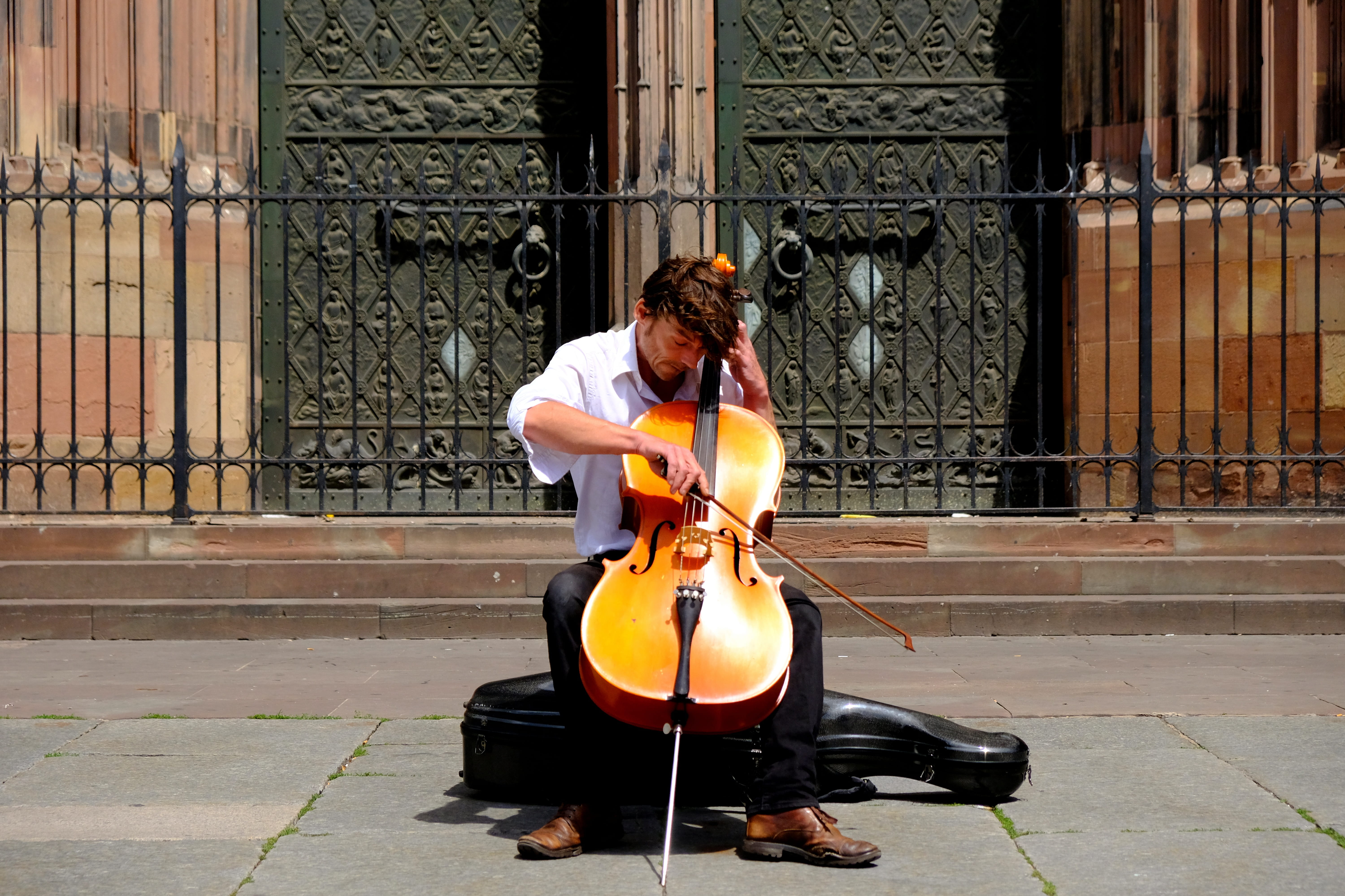 musical Instrument, full length, man, men, access, playing, building exterior, people, one Person, strasbourg, chellist, arts And Entertainment, Chello, HD Wallpaper