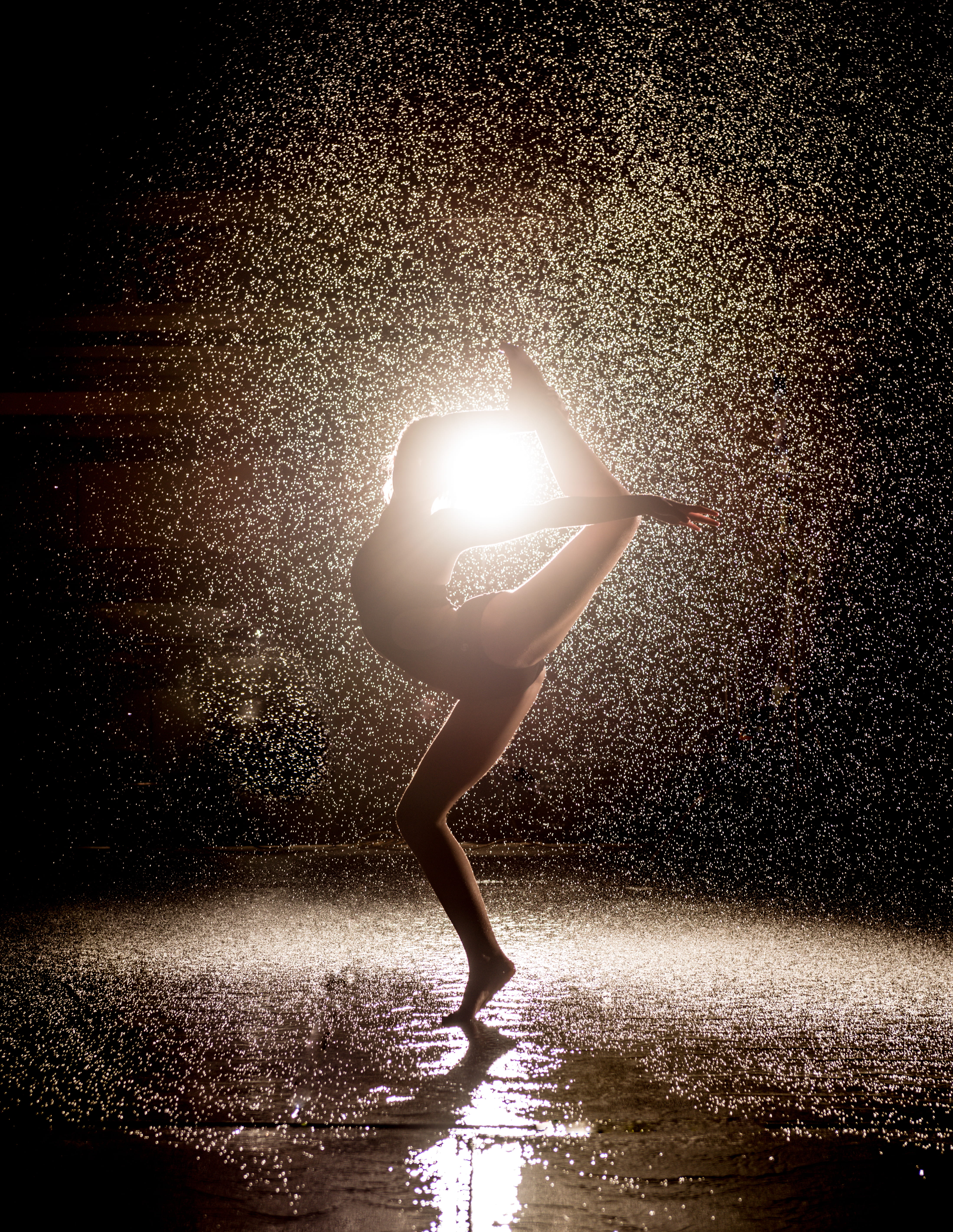 street, dancer, water, full length, illuminated, wet, leisure activity, reflection, dancing, rain, night, one person, adult, lifestyles, real people, leg, Phone HD Wallpaper