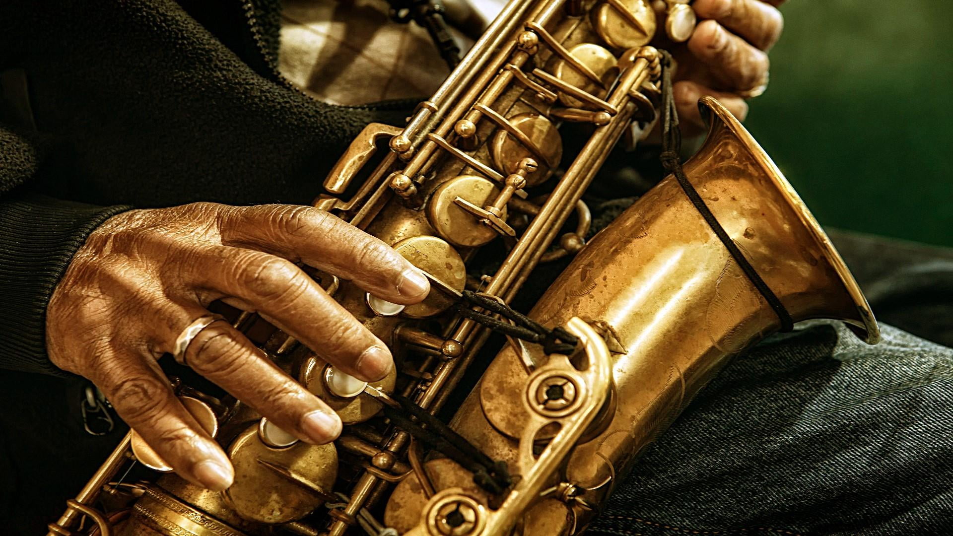 finger, holding, musical instrument, playing, arts culture and entertainment, focus on foreground, saxophone, brass instrument, trumpet, music, human body part, HD Wallpaper